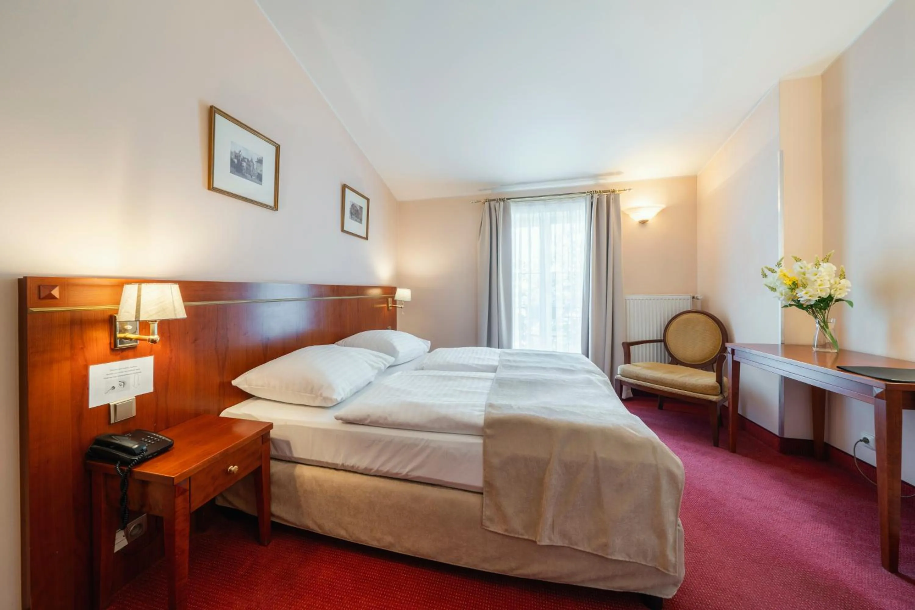 Bedroom, Bed in Hotel Raffaello Prague