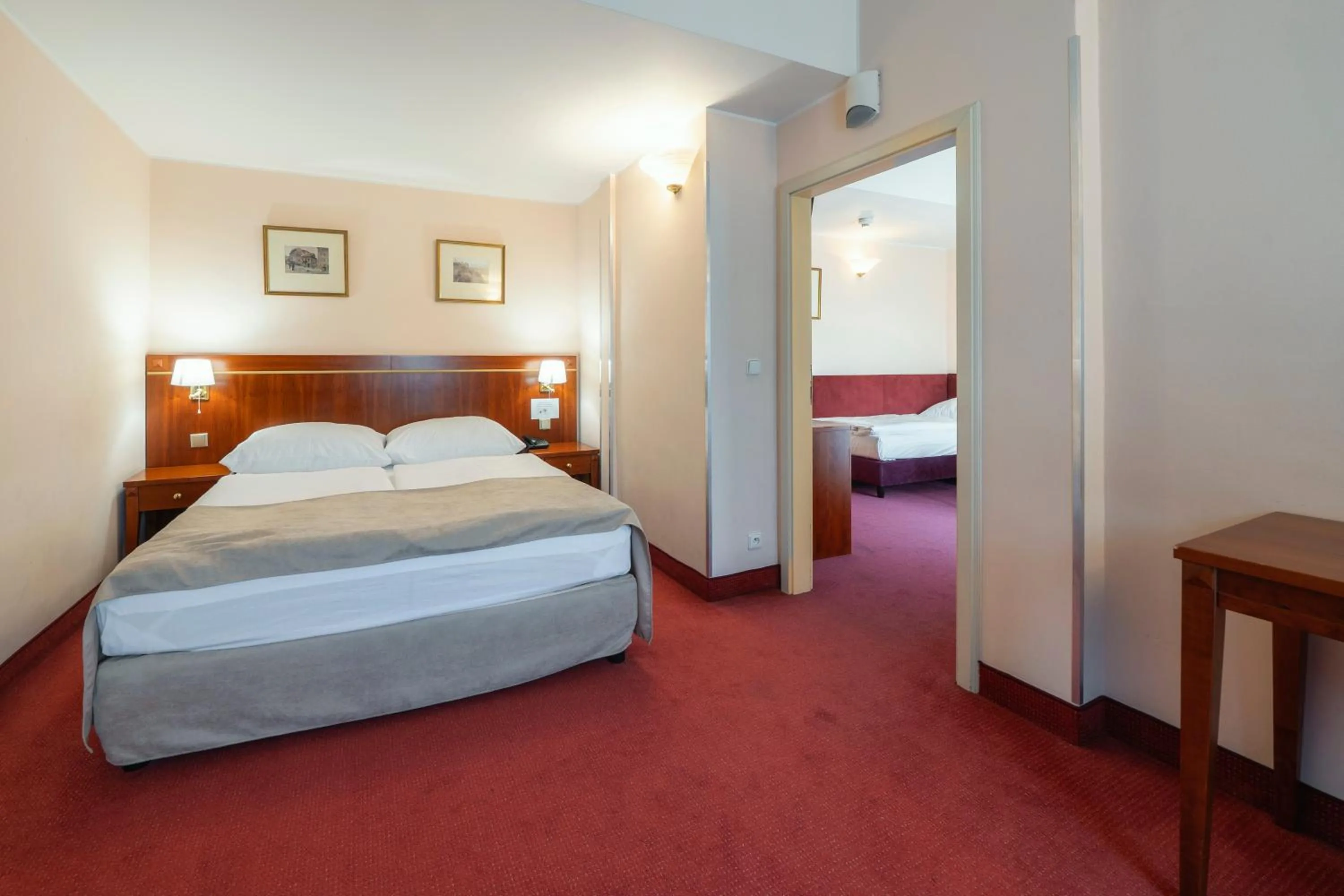 Bedroom, Bed in Hotel Raffaello Prague