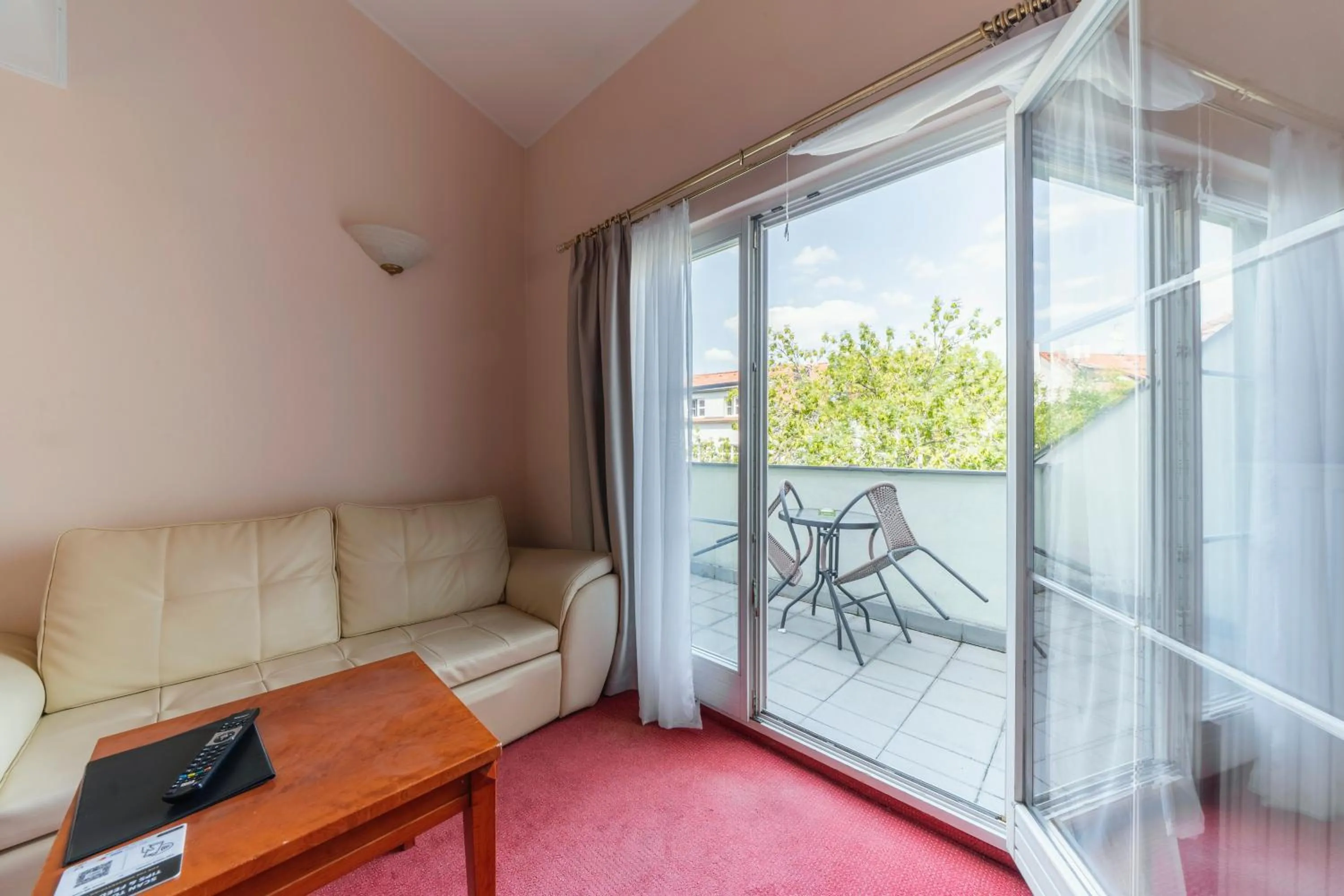 Living room in Hotel Raffaello Prague
