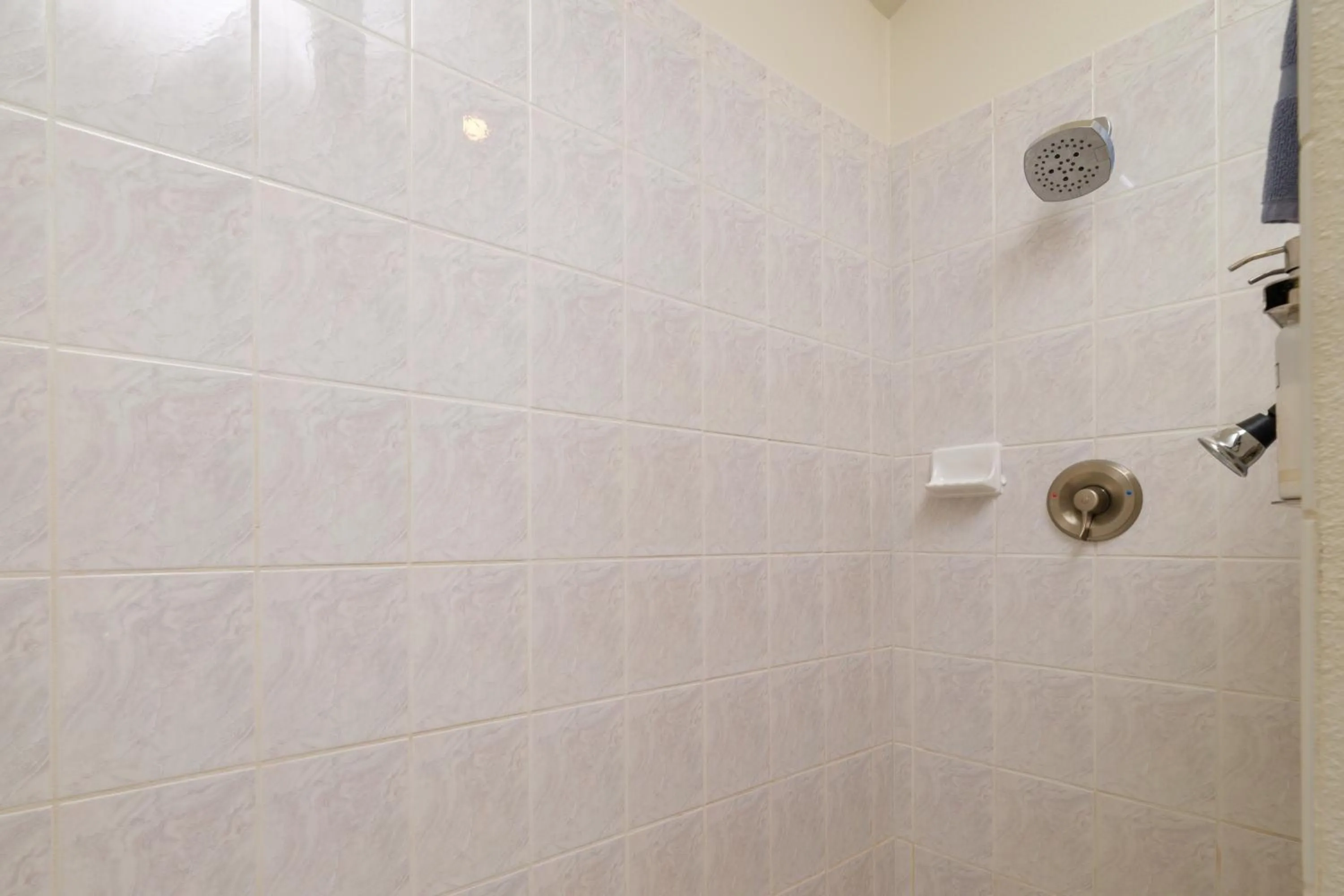 Shower in Arch Cape Inn and Retreat