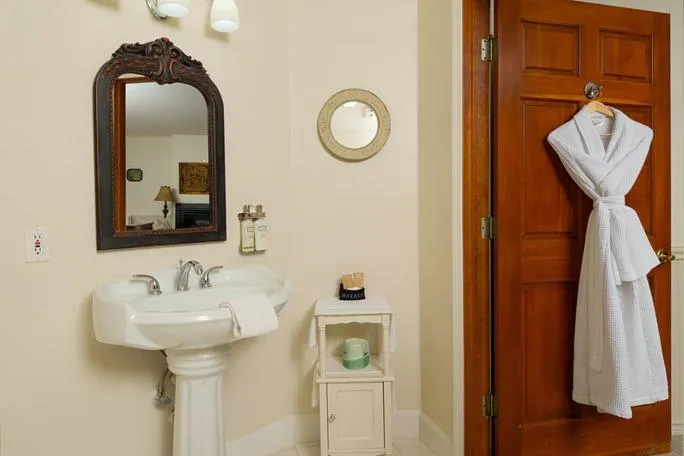 Bathroom in Arch Cape Inn and Retreat