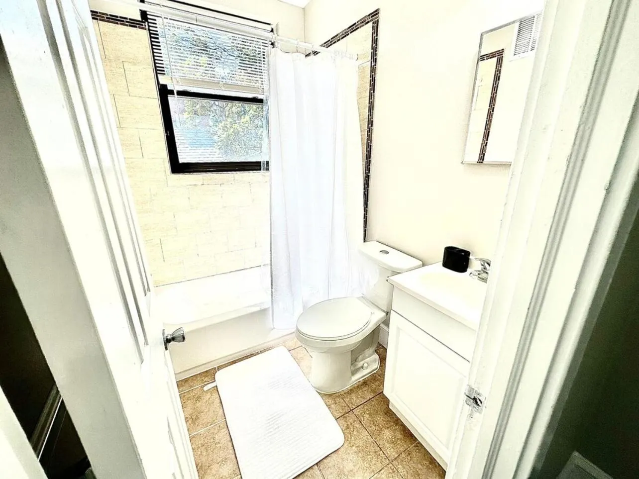 Lennox C402 Peaceful & Perfect Private 1-Br
