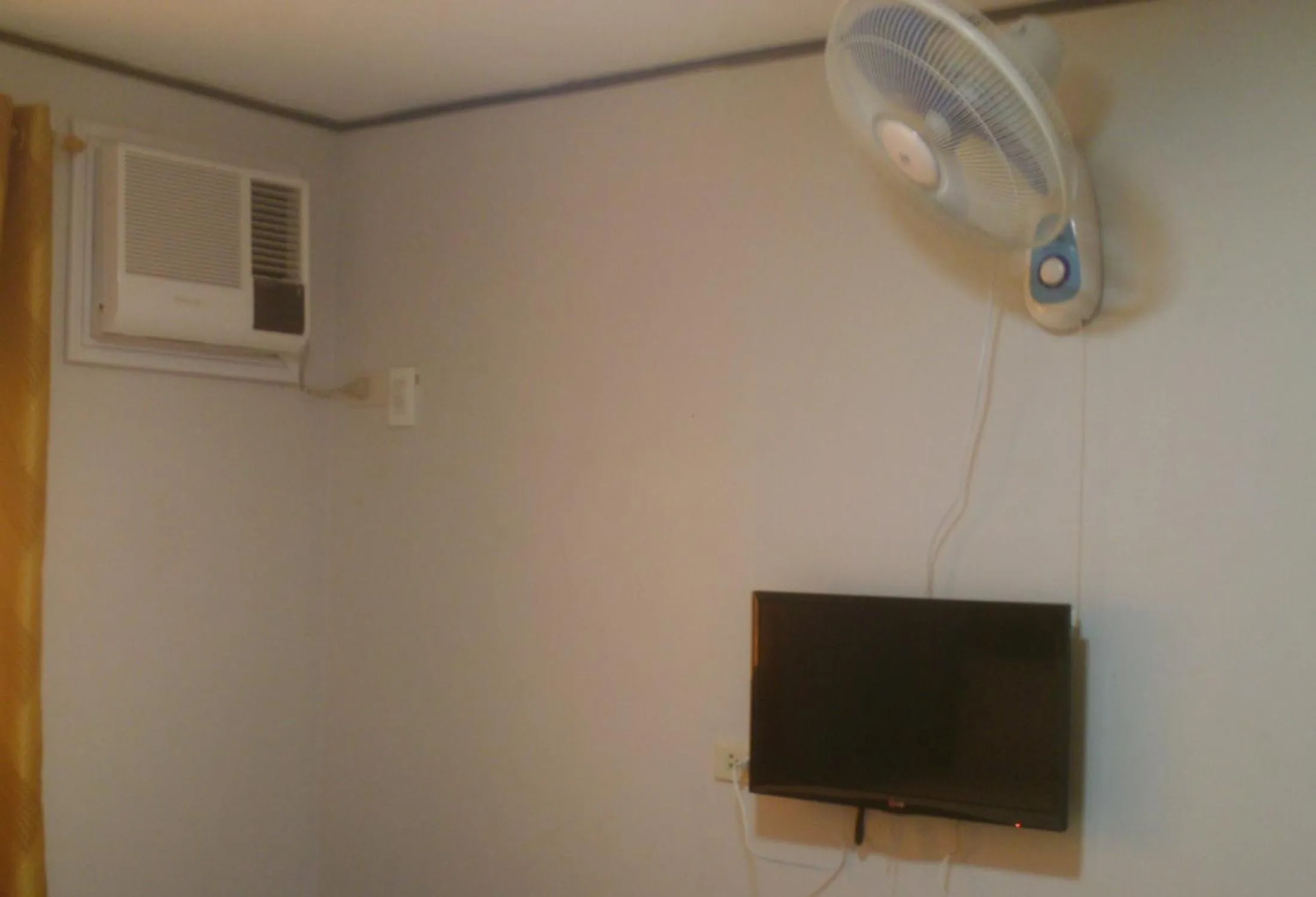 TV and multimedia in Malapascua Legend Water Sports and Resort