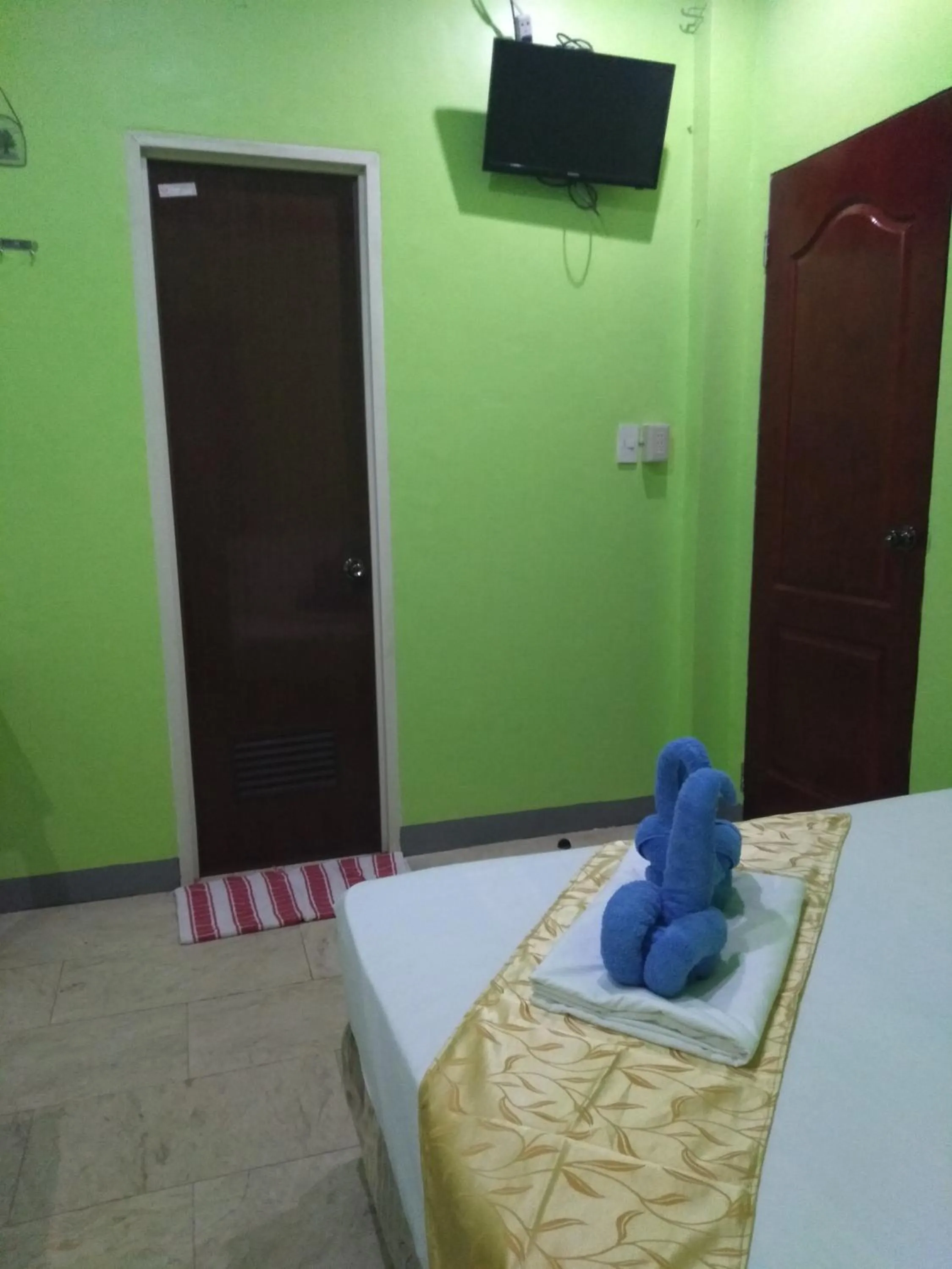 Bathroom, Bed in Sascha's Resort Oslob