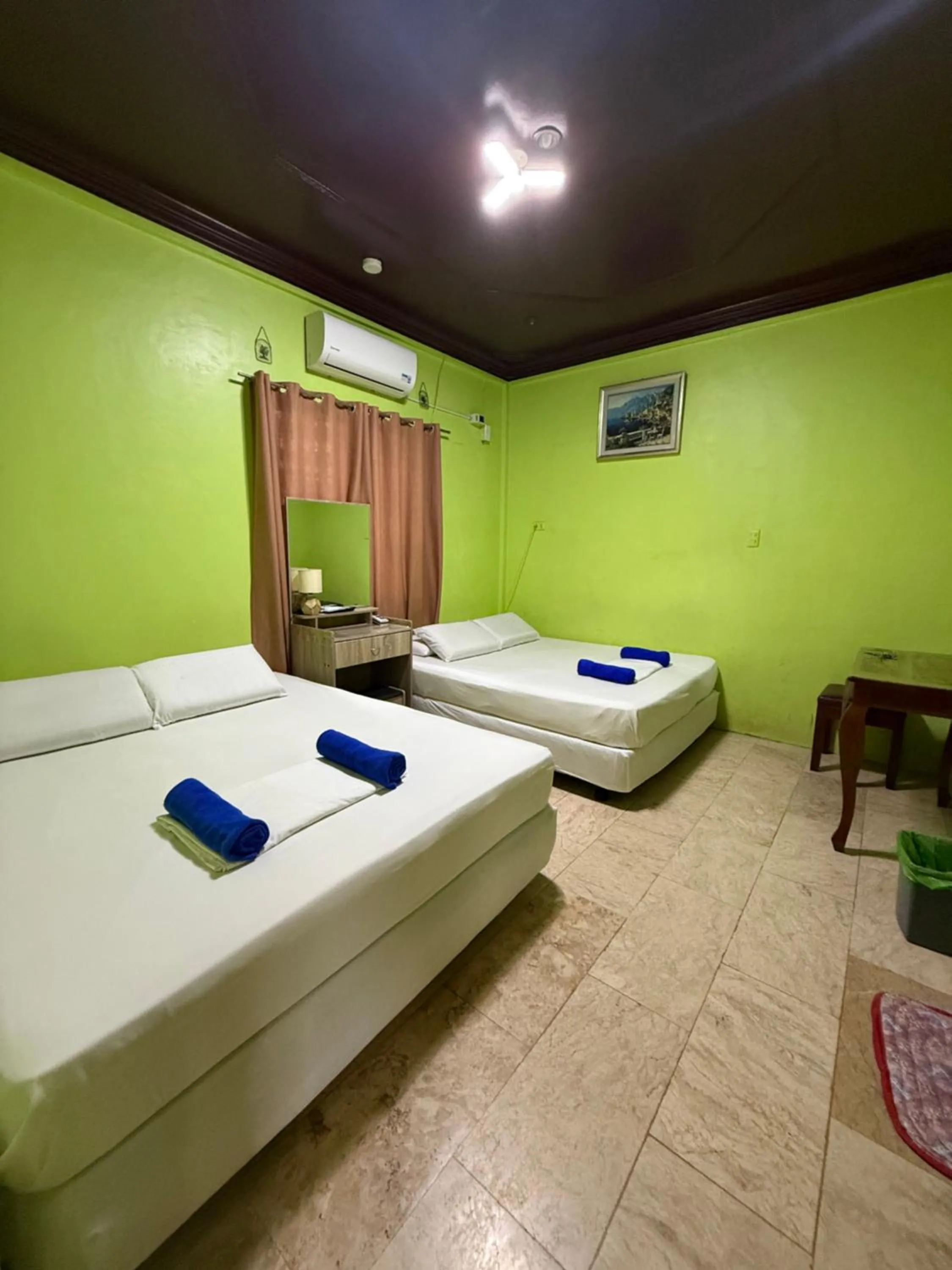 Bed in Sascha's Resort Oslob