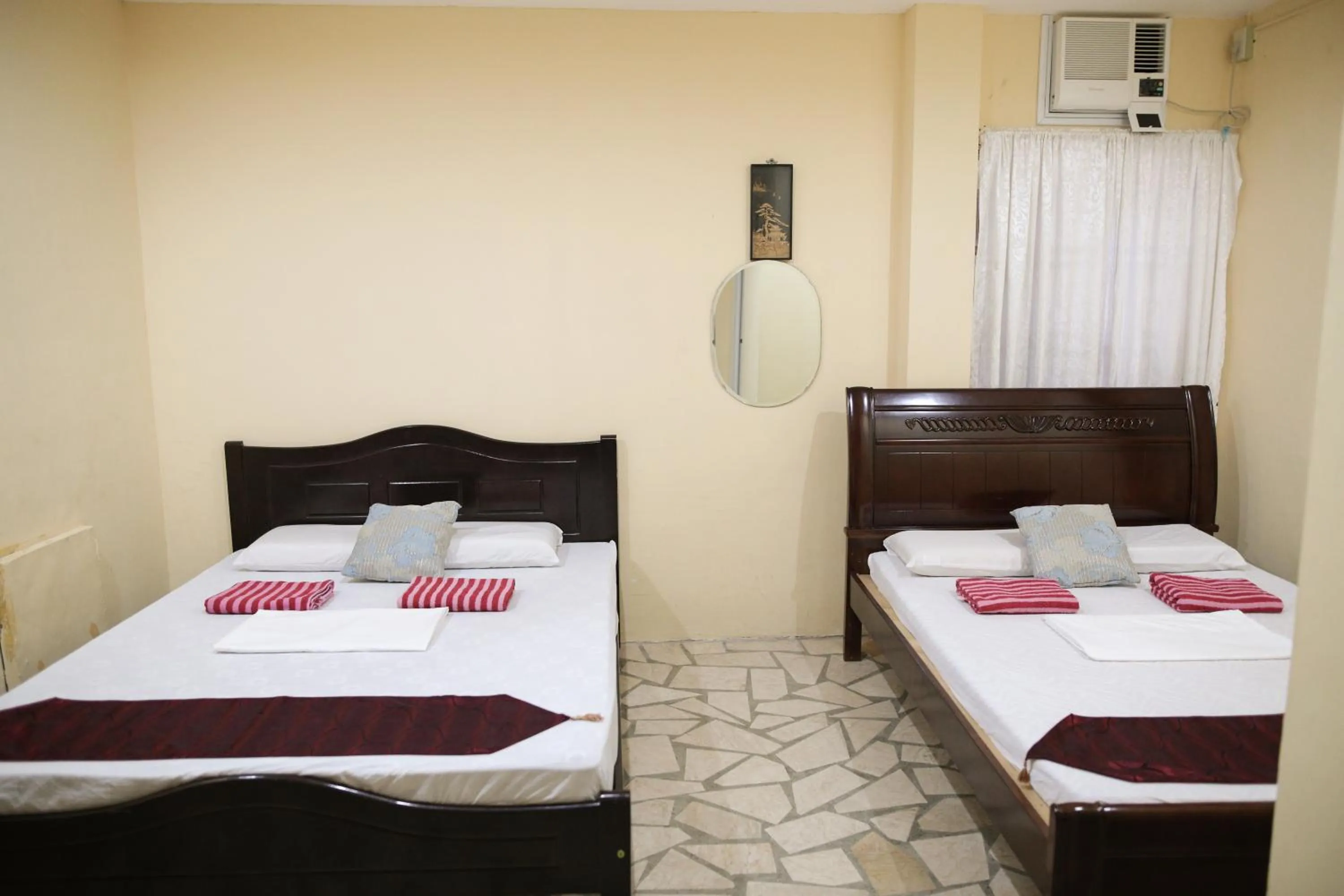 Bed in Sascha's Resort Oslob