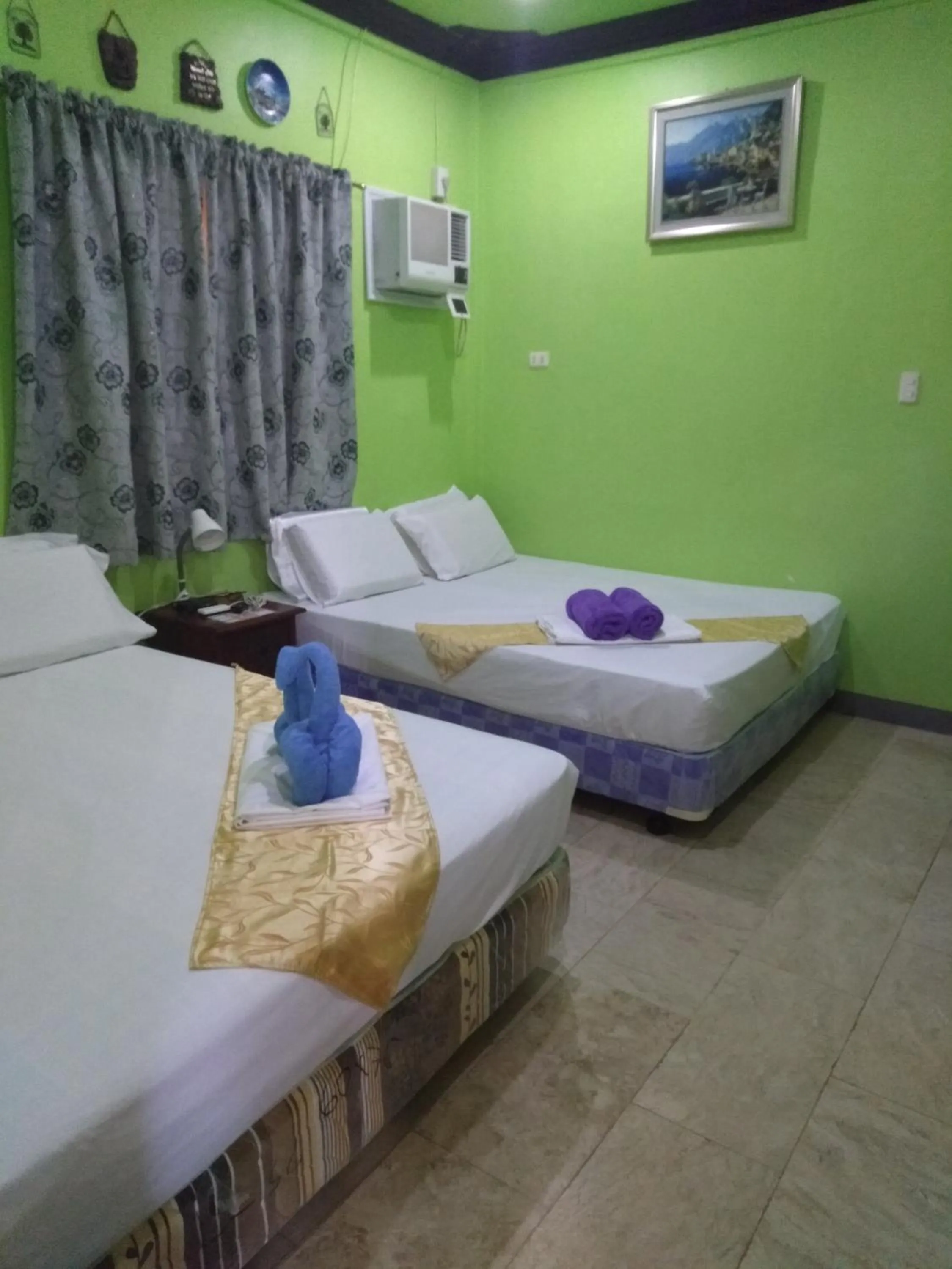 Bed in Sascha's Resort Oslob