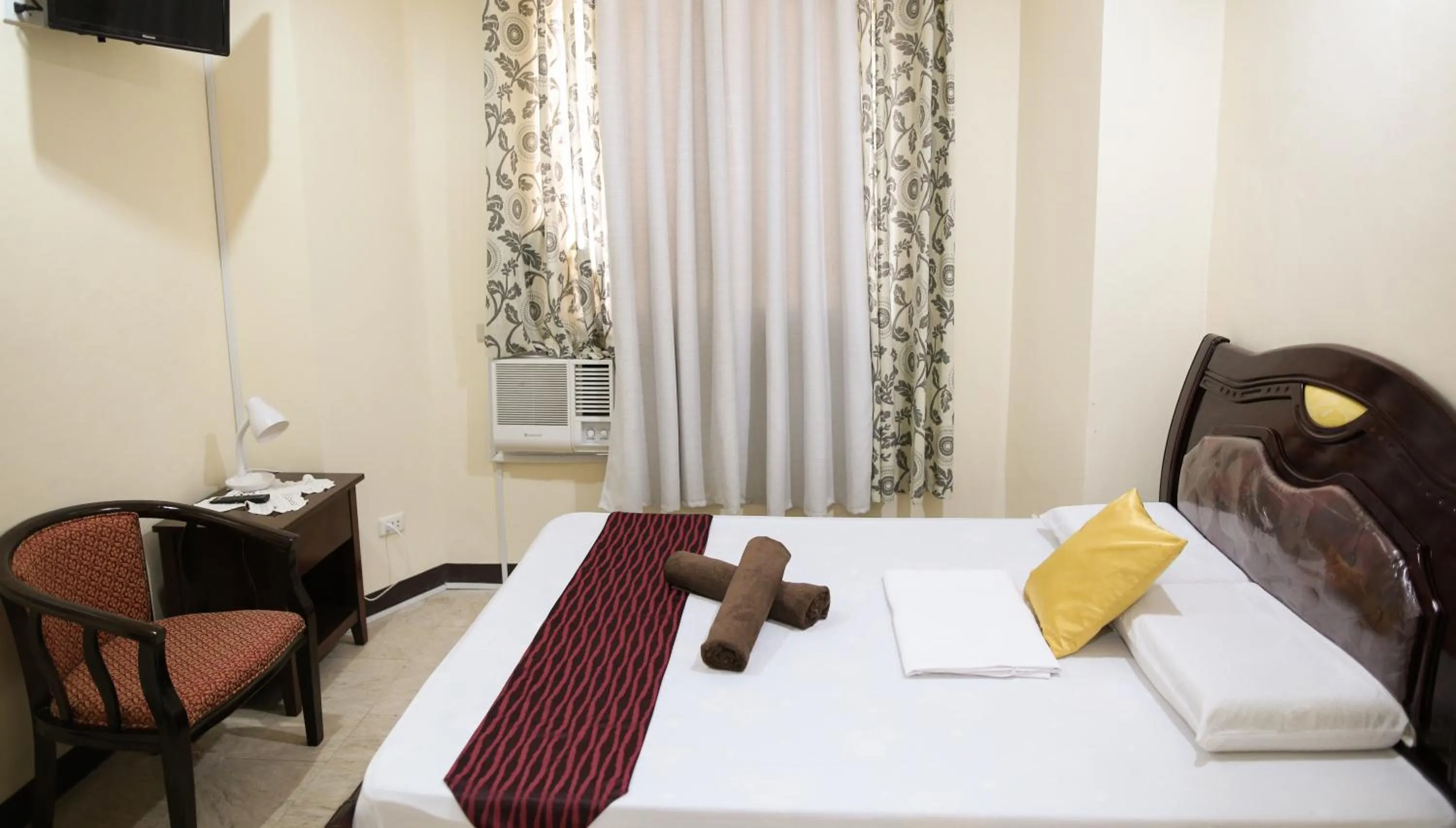 Bed in Sascha's Resort Oslob