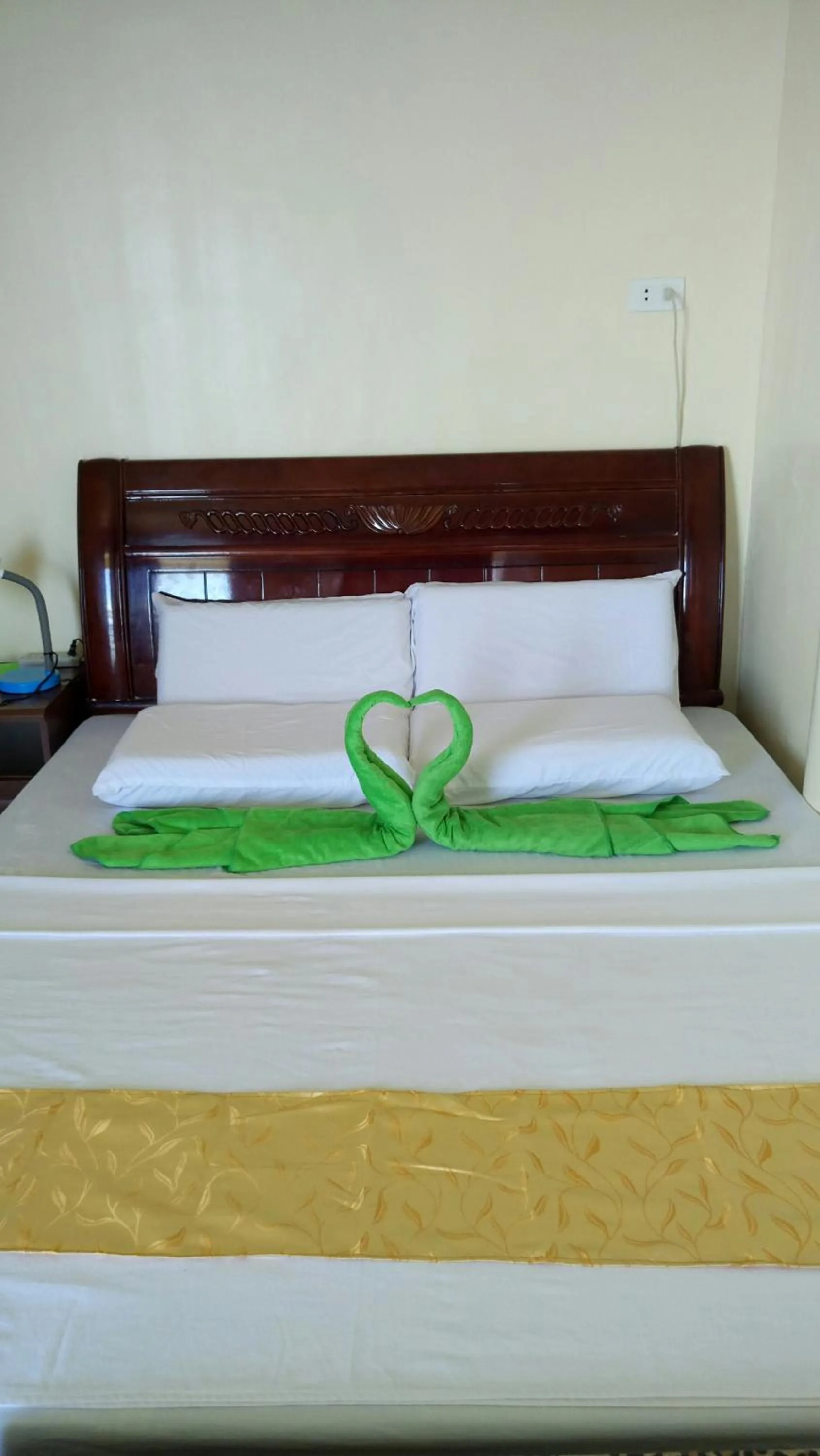 Bed in Sascha's Resort Oslob