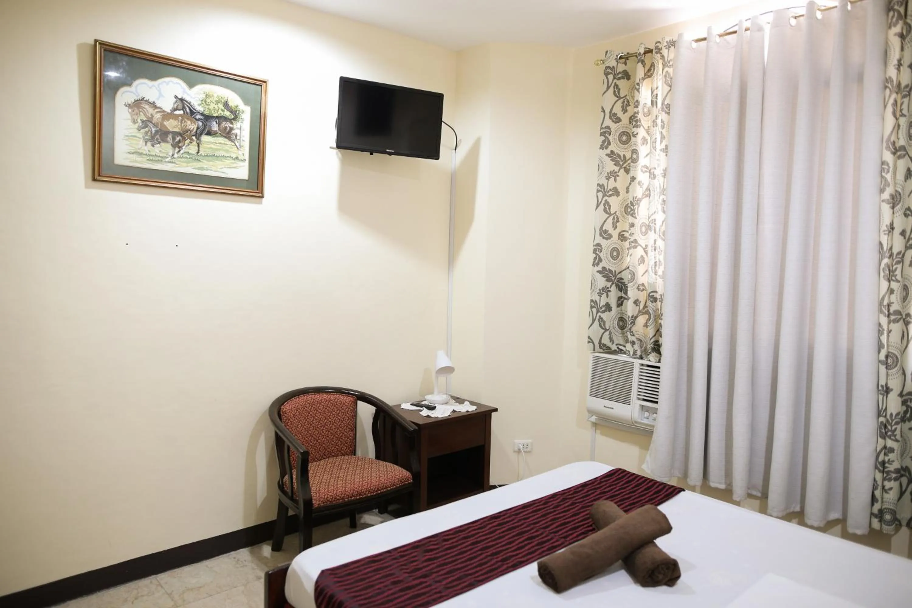 Bed in Sascha's Resort Oslob