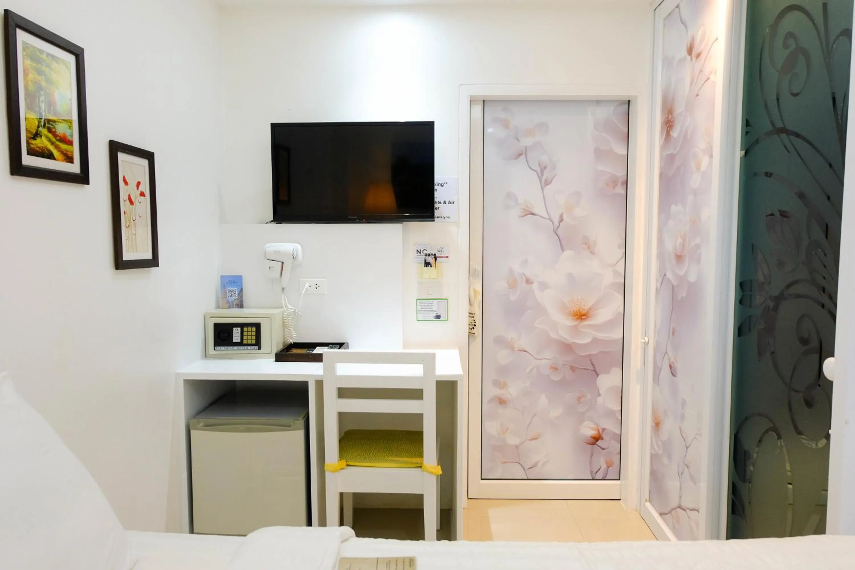 Photo of the whole room in Baanpoon Apartment