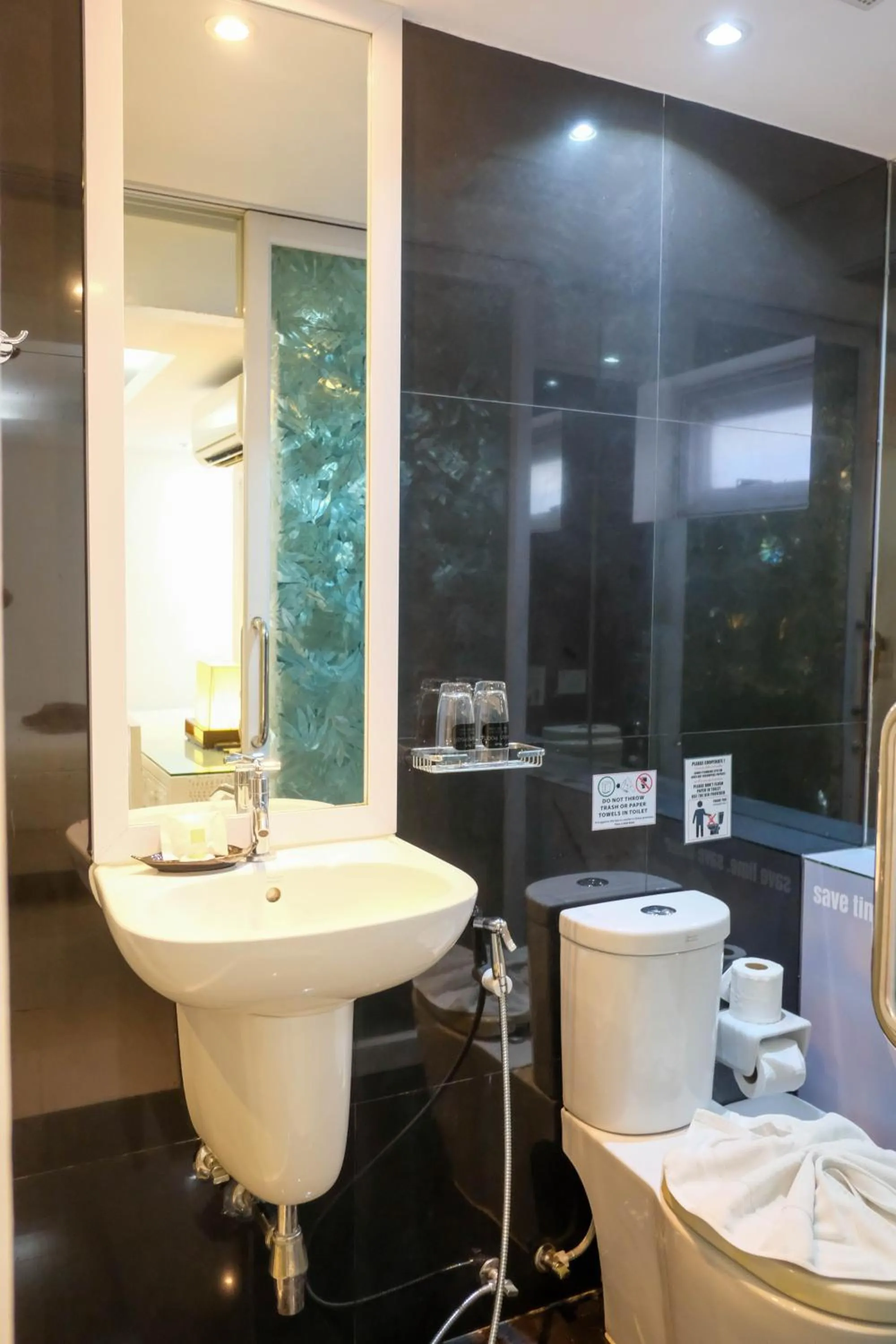 Bathroom in Baanpoon Apartment