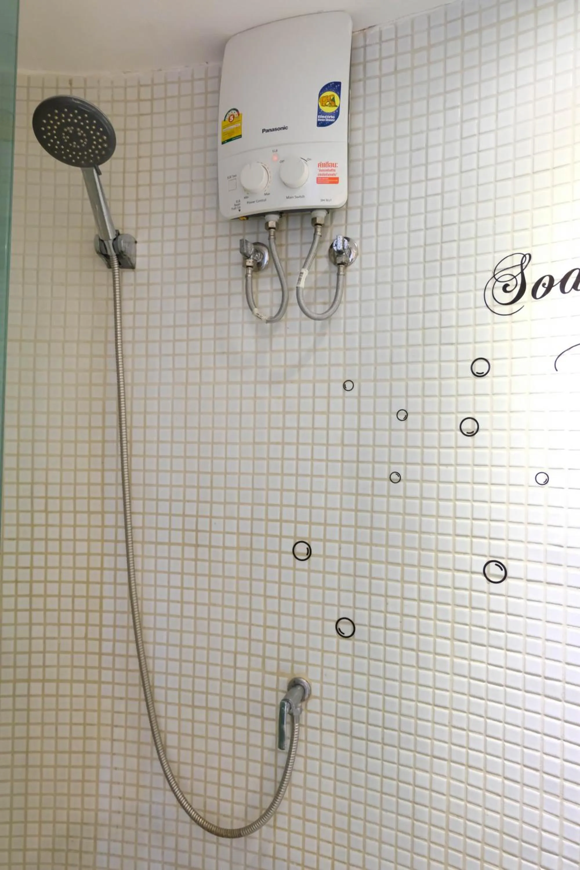 Shower in Baanpoon Apartment