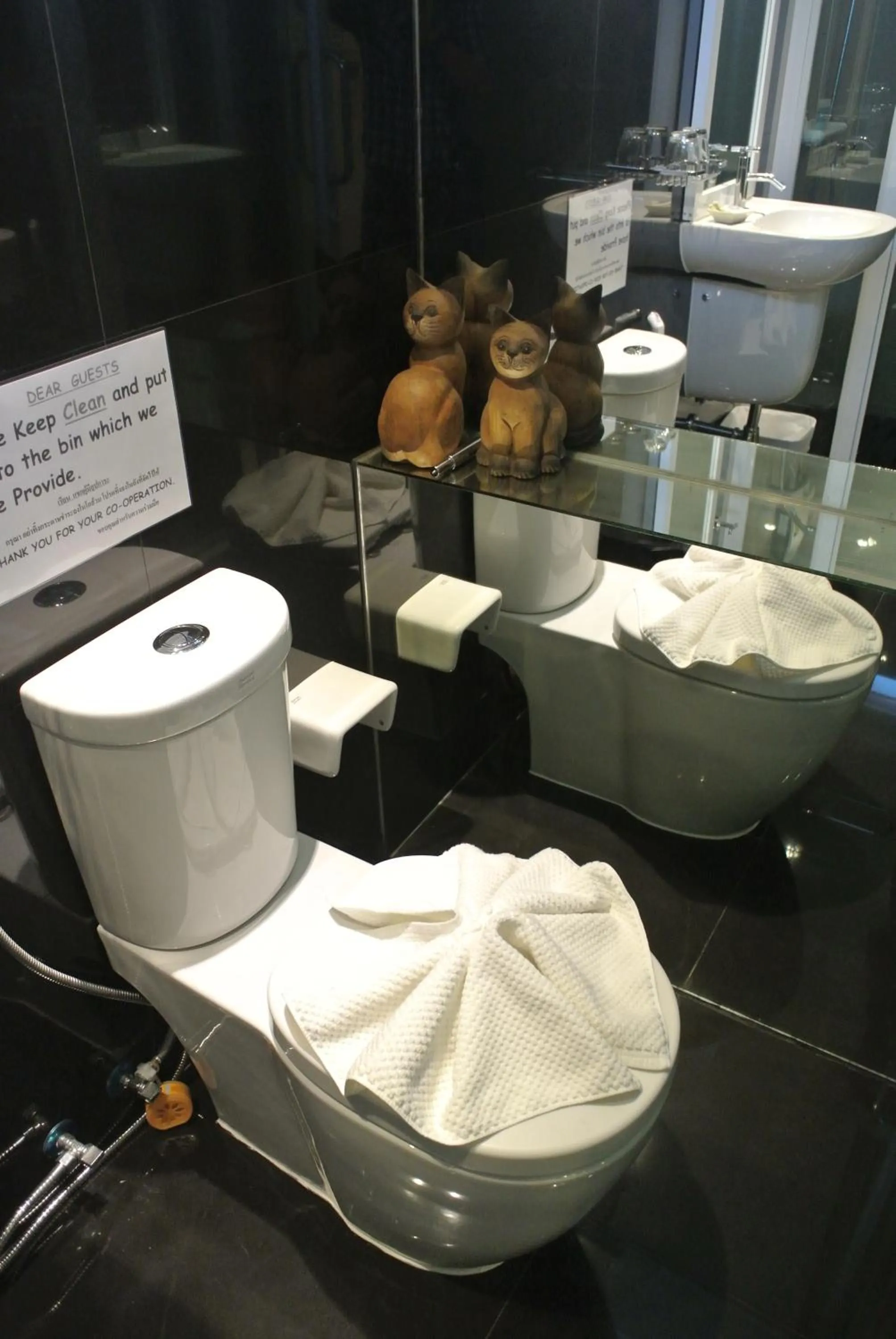 Bathroom in Baanpoon Apartment