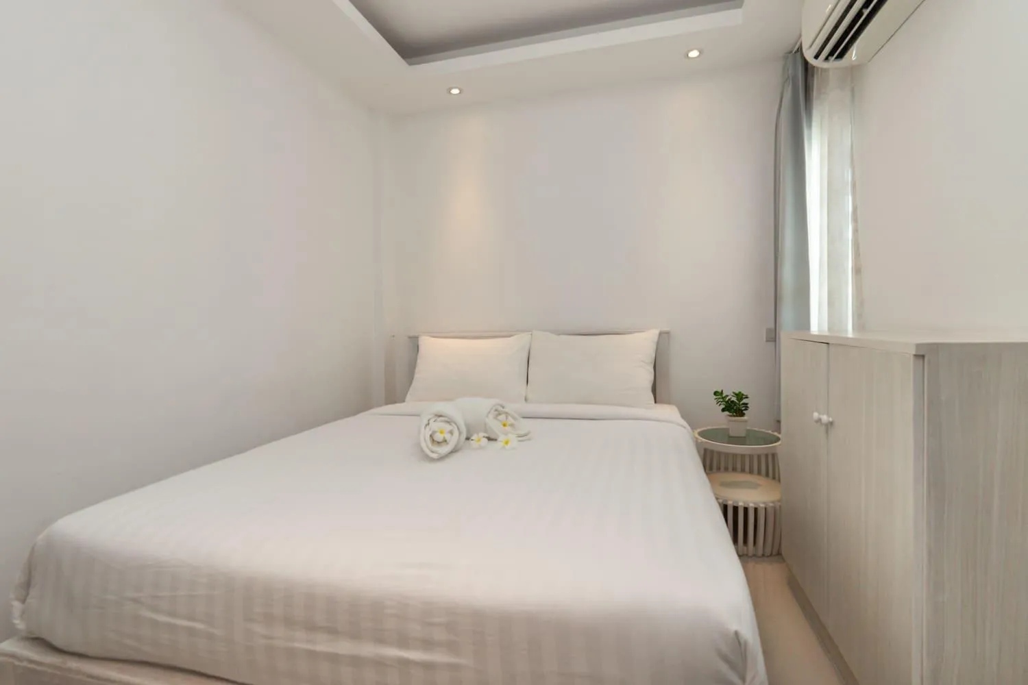 Bed in Baanpoon Apartment