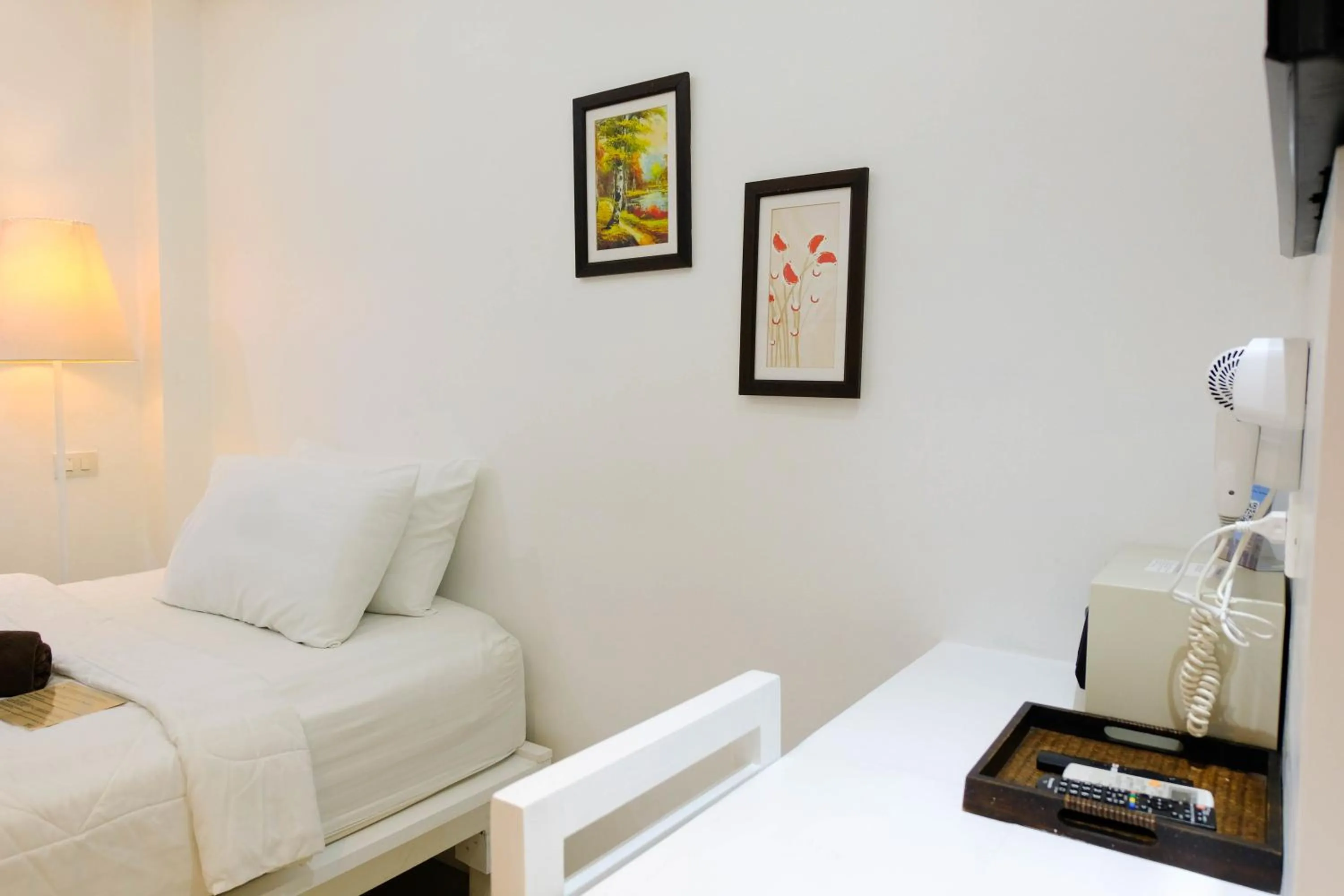 Photo of the whole room, Bed in Baanpoon Apartment