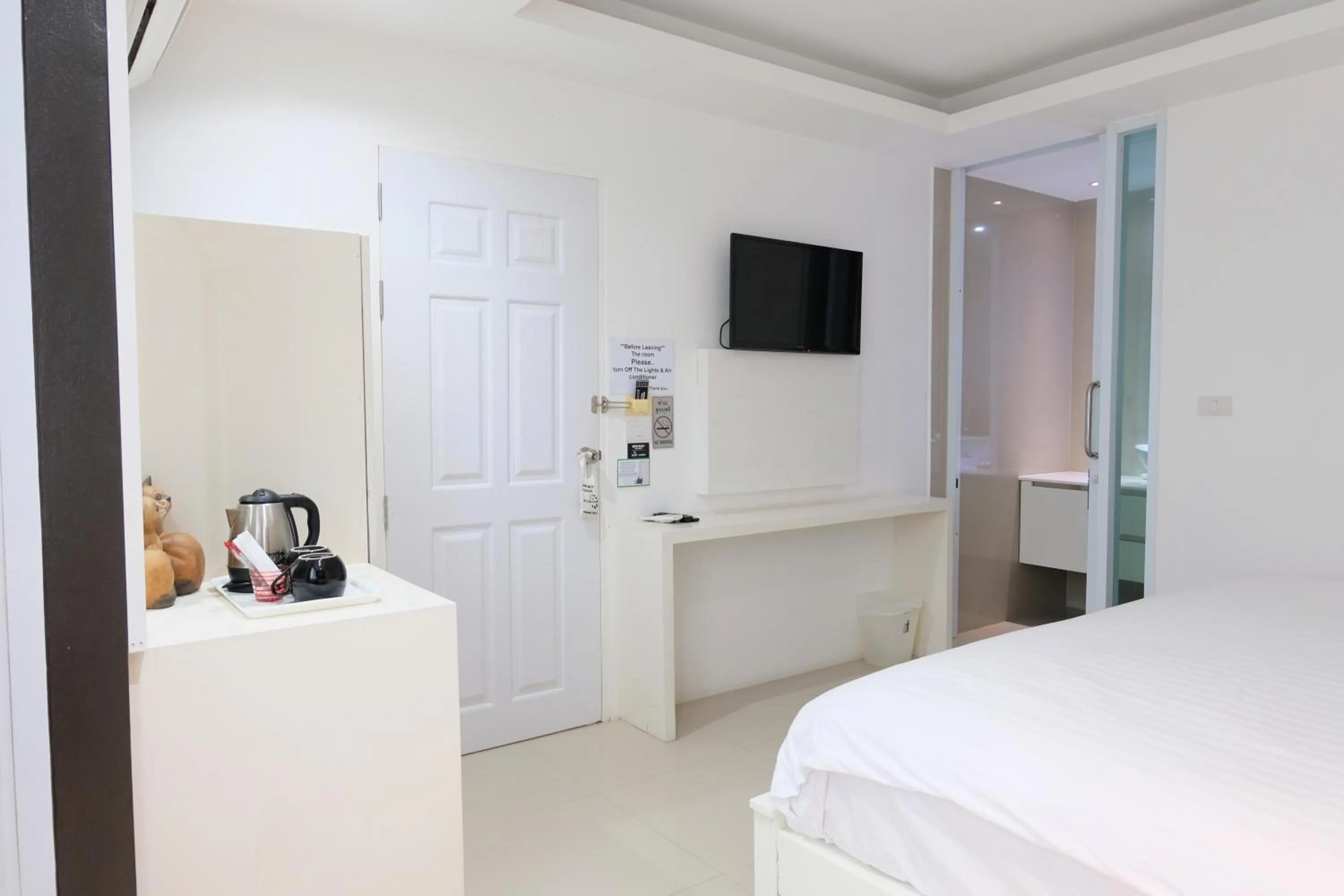 TV and multimedia, Bed in Baanpoon Apartment