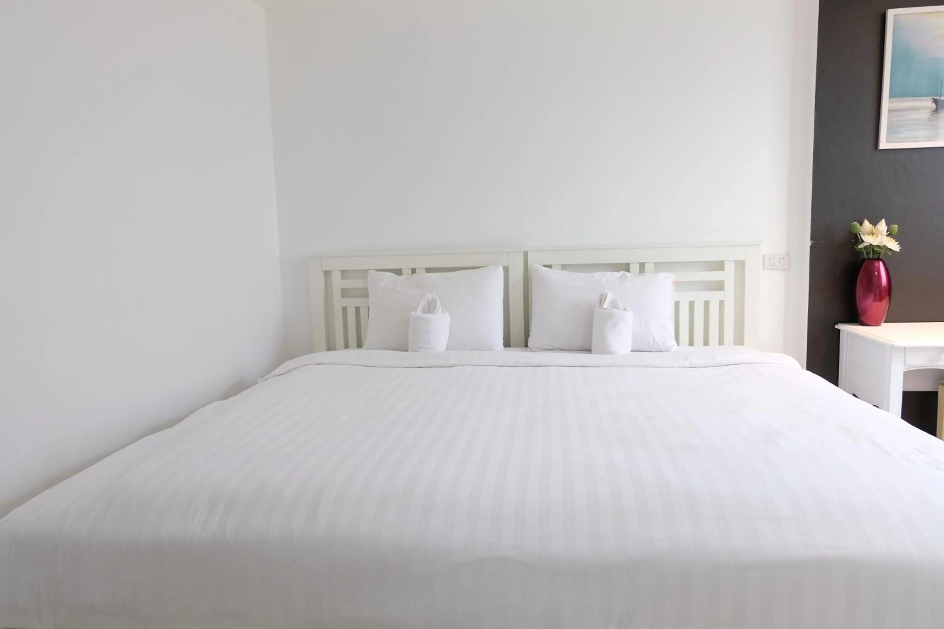 Bed in Baanpoon Apartment