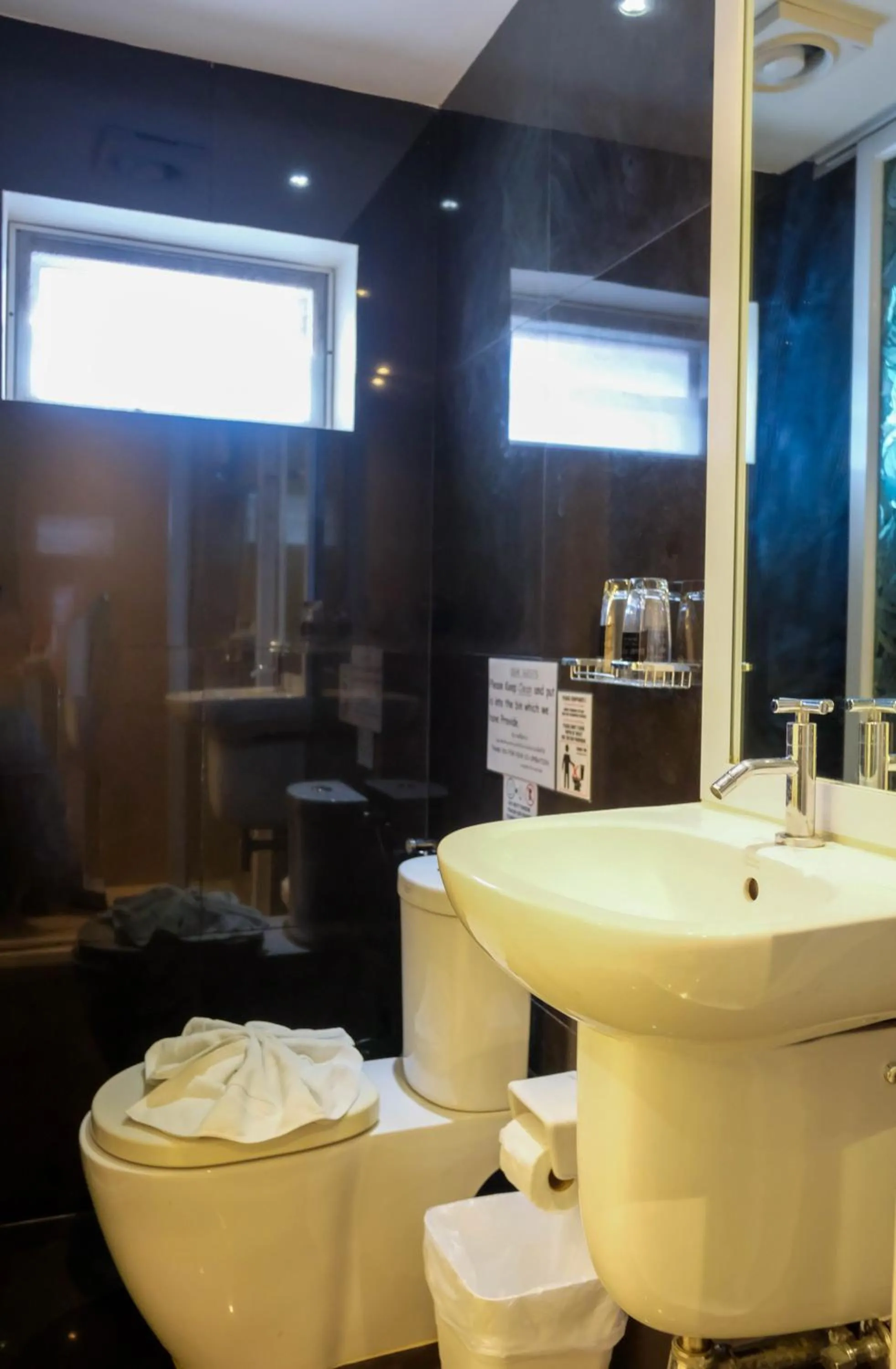 Bathroom in Baanpoon Apartment