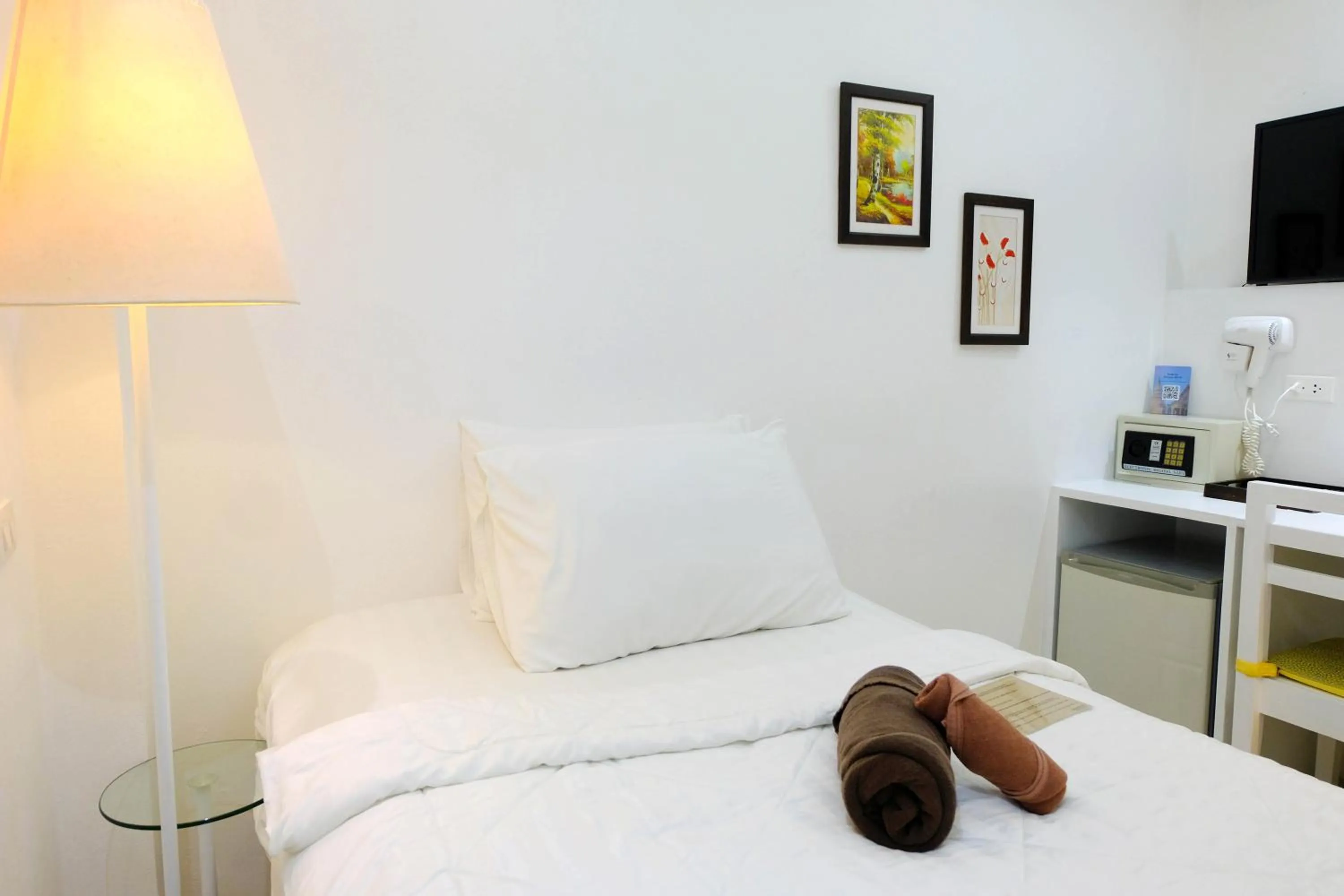 Bed in Baanpoon Apartment