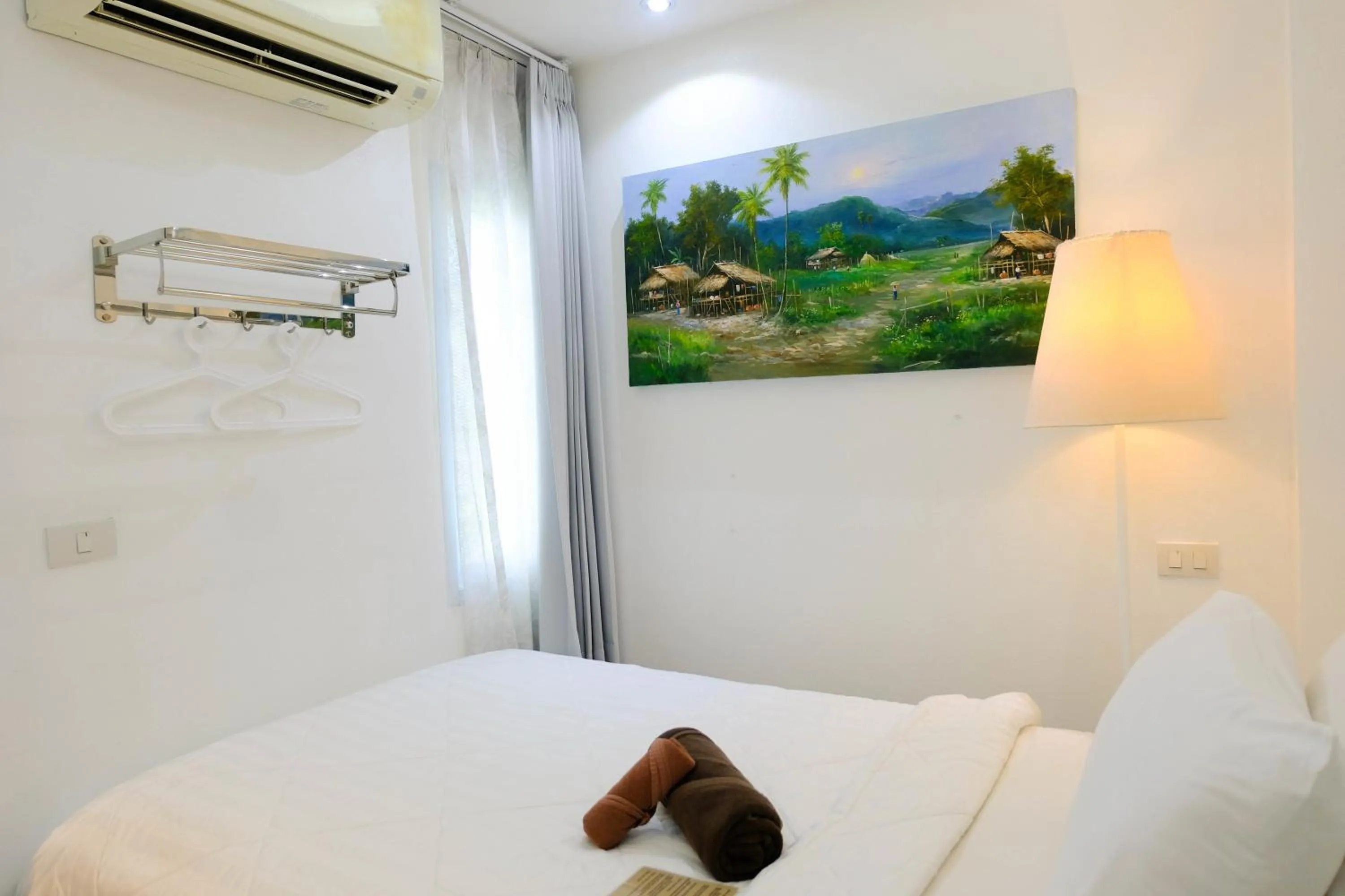 Photo of the whole room, Bed in Baanpoon Apartment