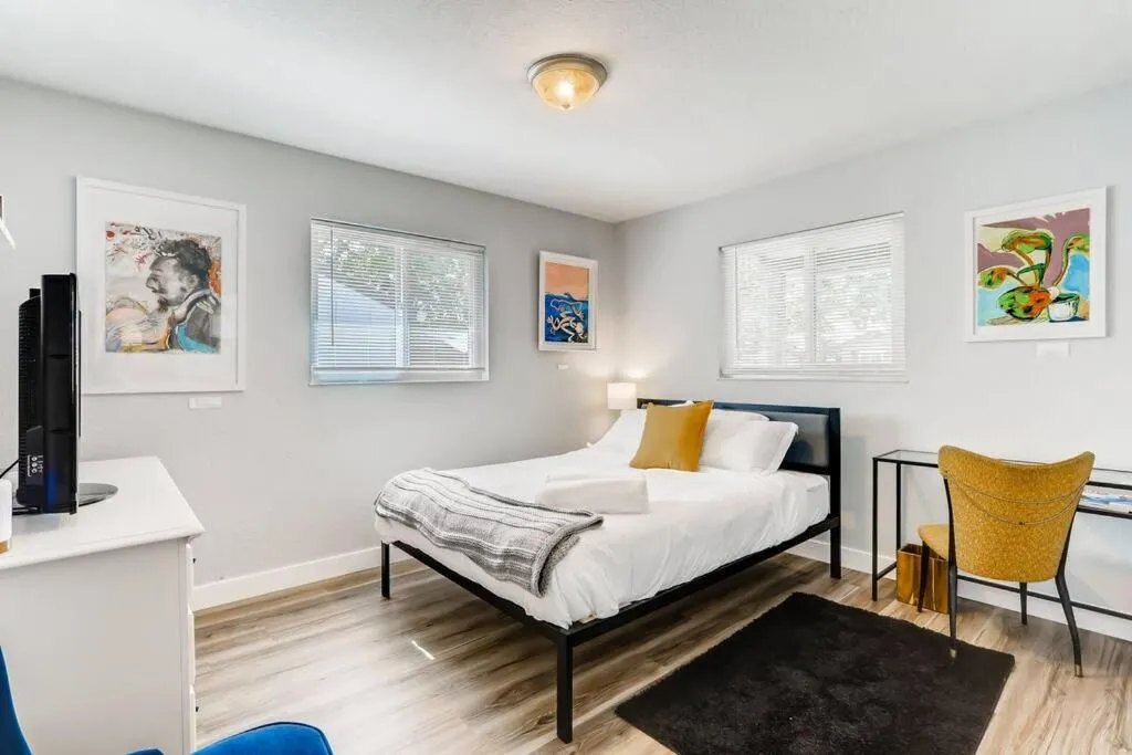 Smart Eclectic ART HOUSE near UC Davis Med Center