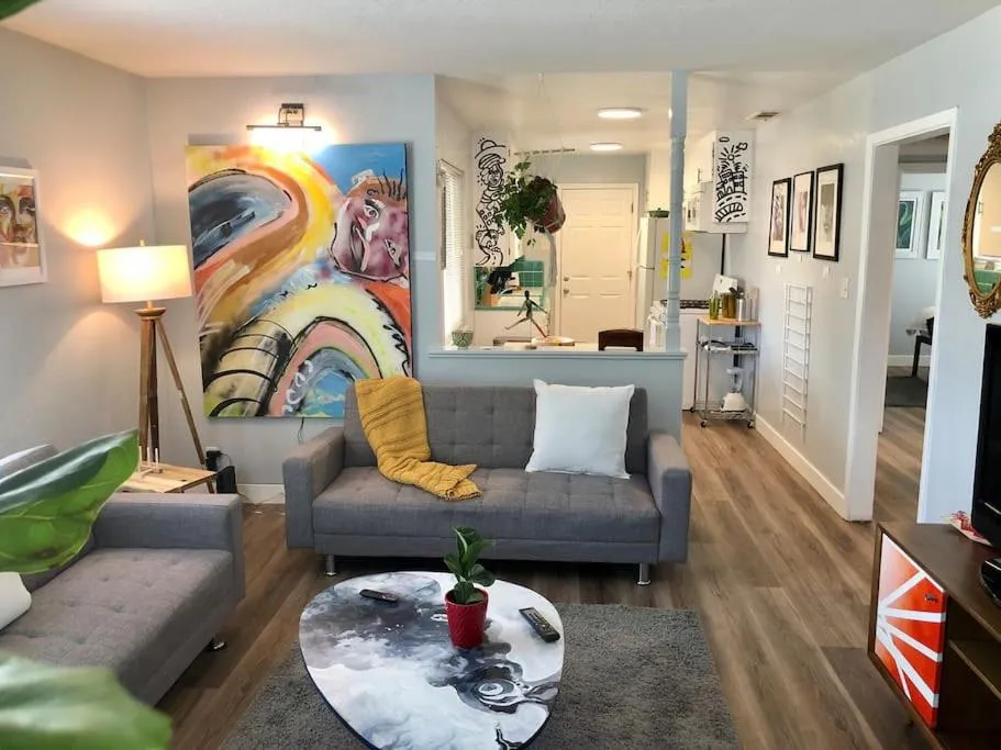 Smart Eclectic ART HOUSE near UC Davis Med Center