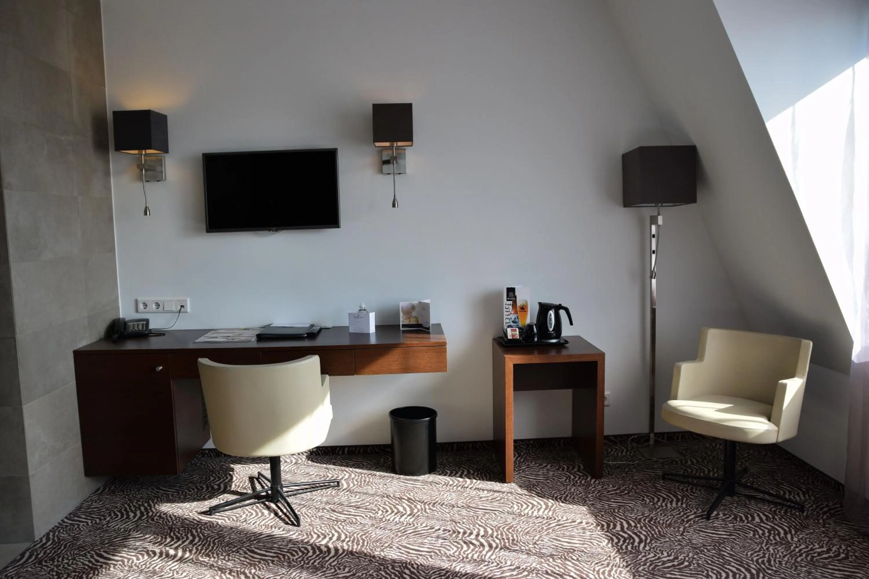 Bedroom in Golden Tulip West Ende