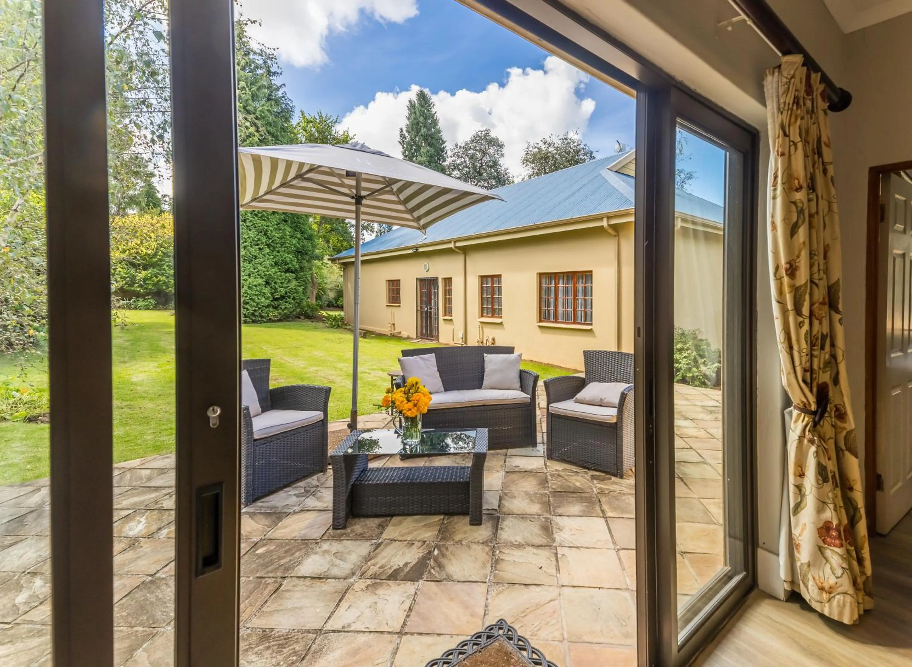 One-Bedroom Suite with Sofa Bed - single occupancy - 294 Van Riebeeck Street in The Rose Cottage B&B