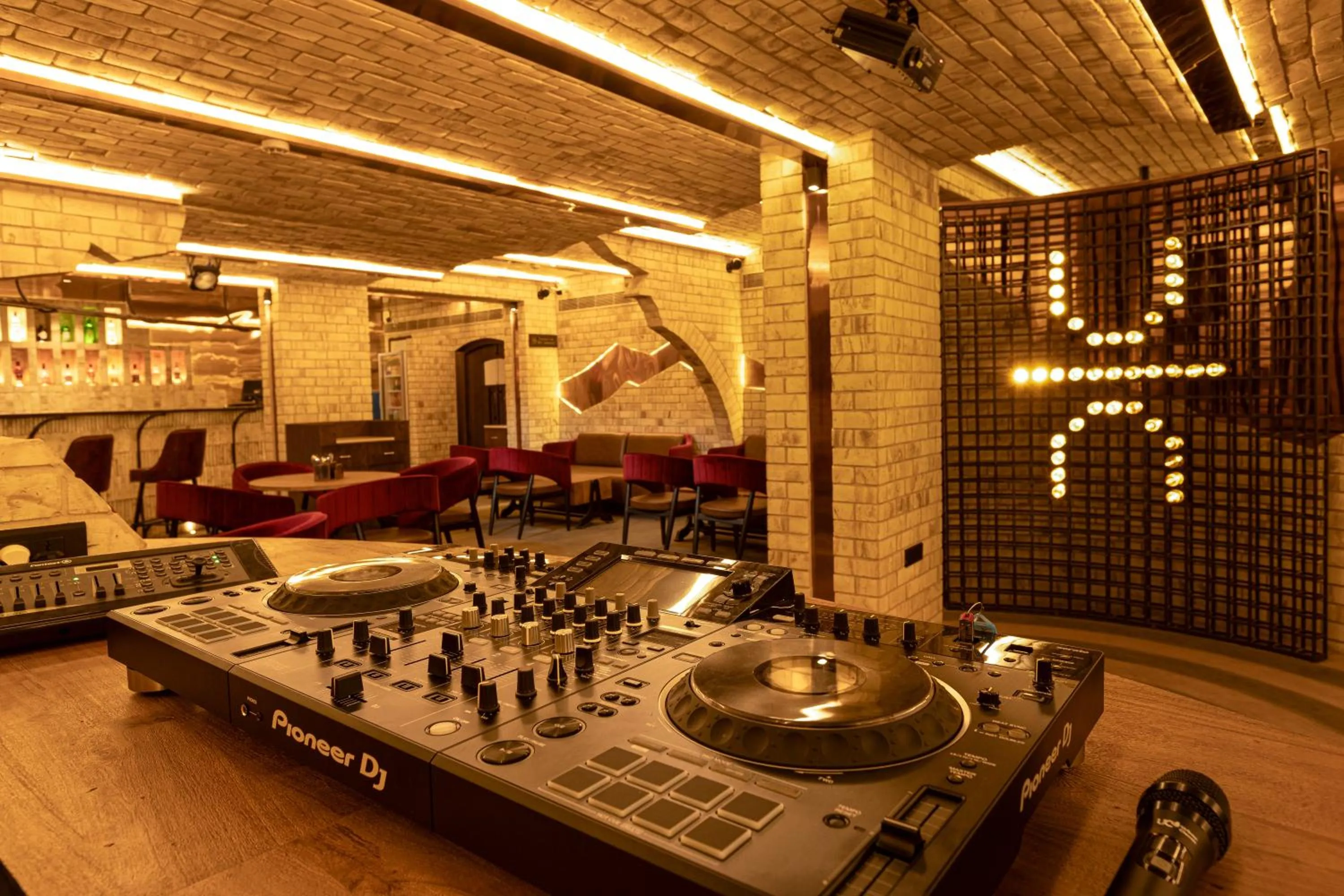 Food and drinks in Jenneys Residency