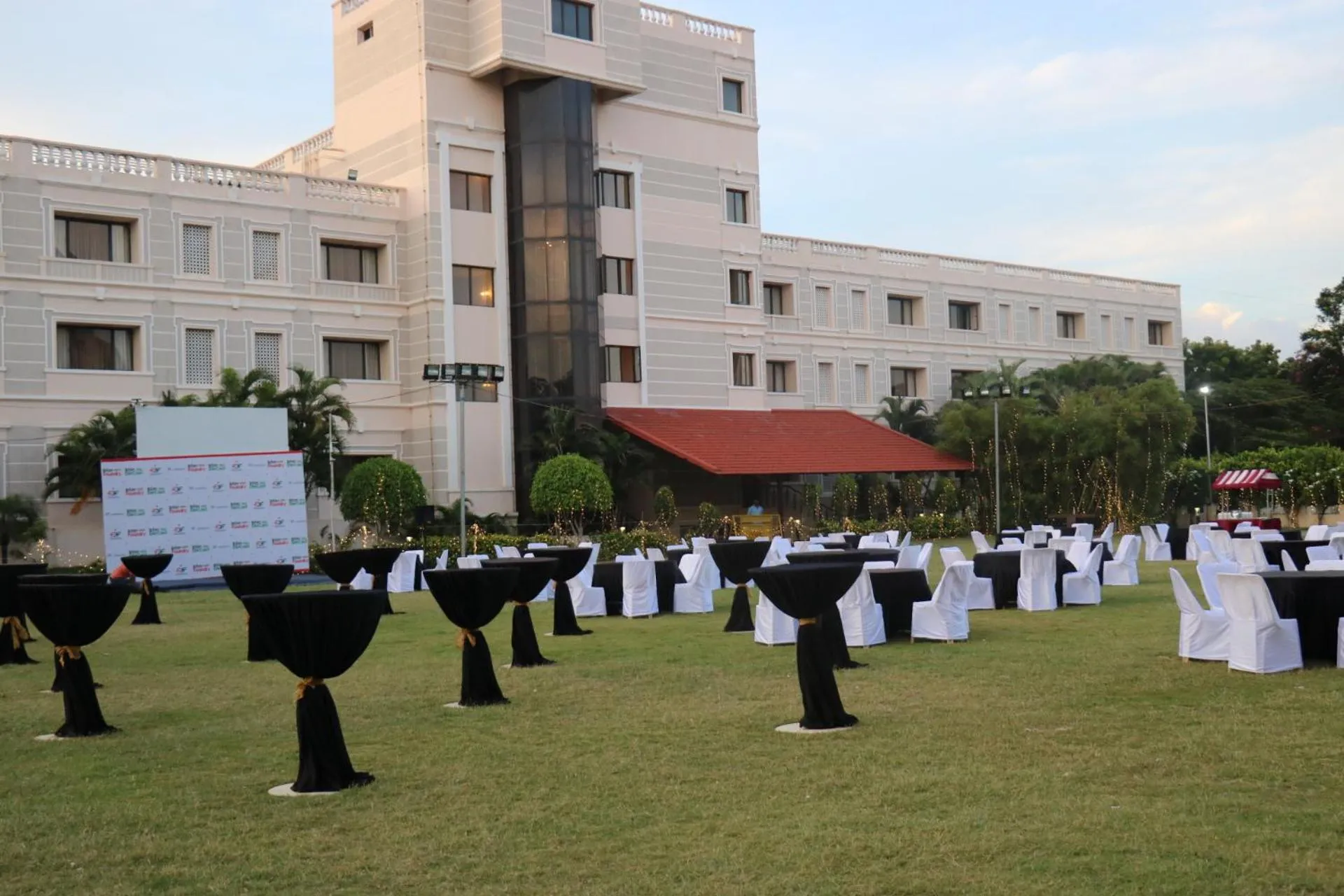 Entertainment in Jenneys Residency