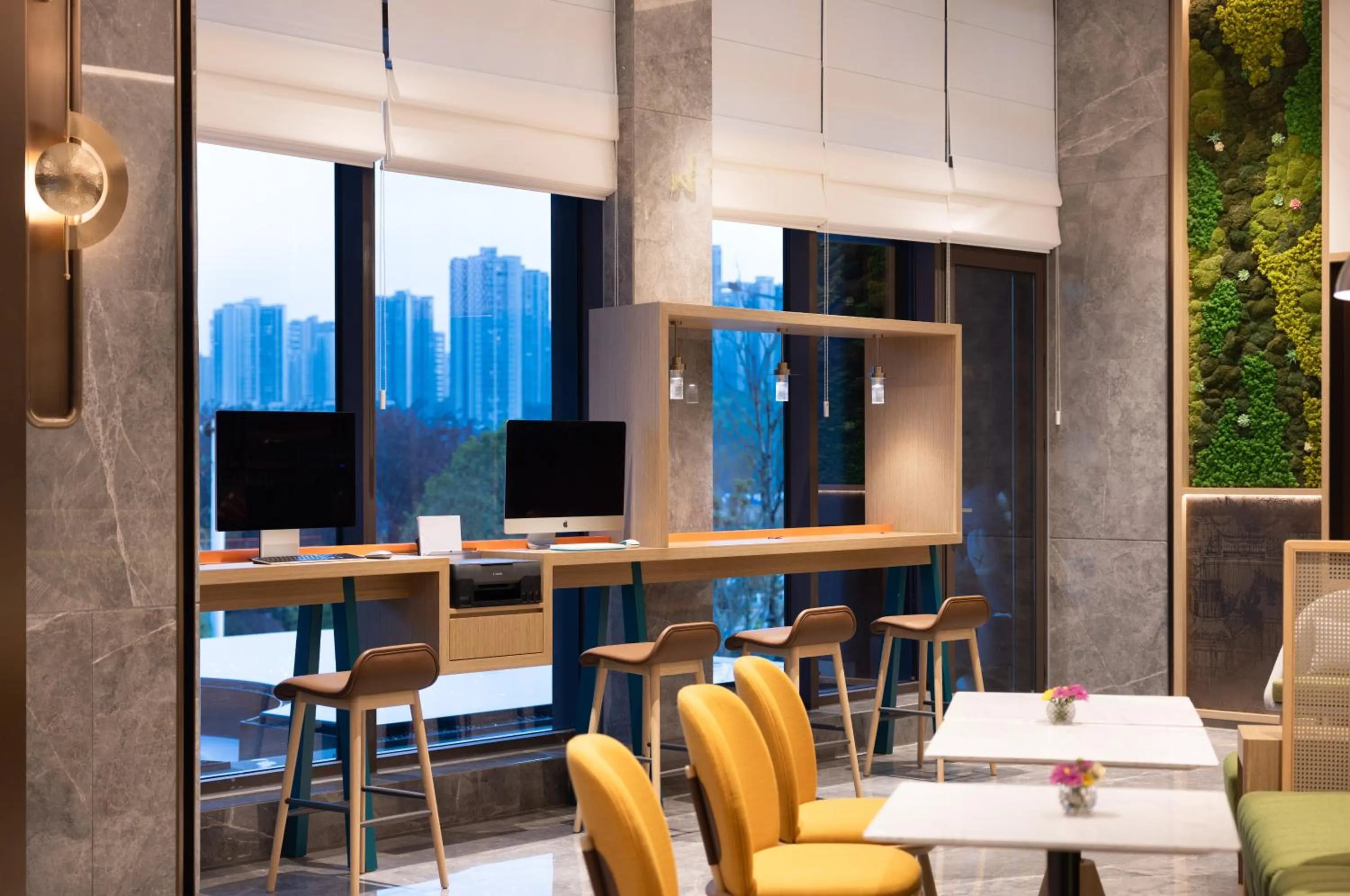 Business facilities in Home2 Suites by Hilton Guiyang Guanshanhu