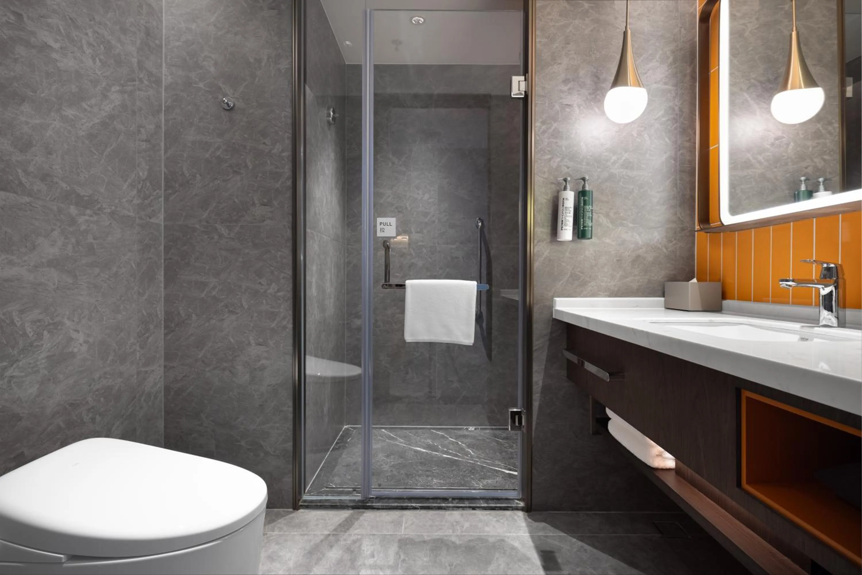 Shower in Home2 Suites by Hilton Guiyang Guanshanhu