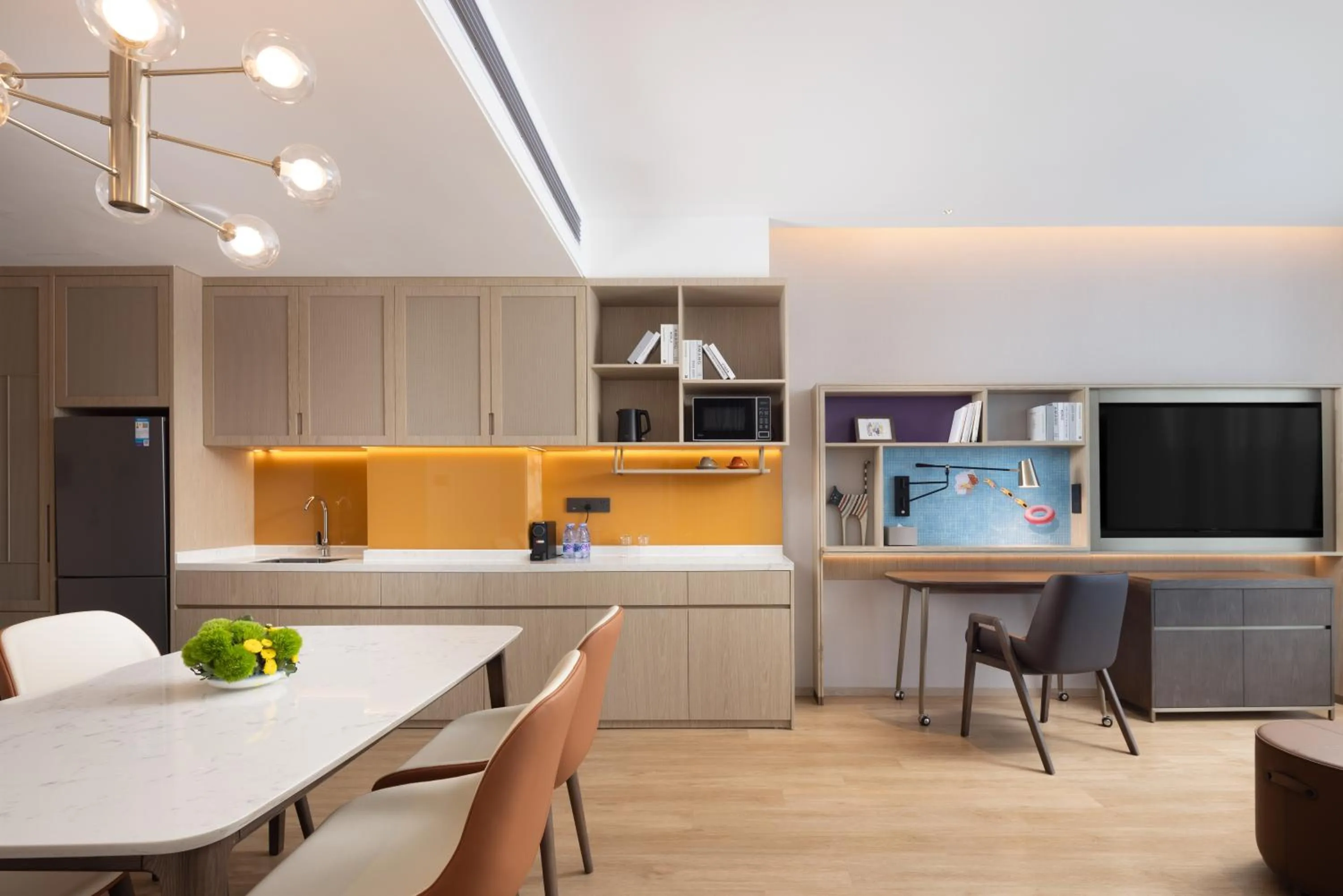 Kitchen or kitchenette in Home2 Suites by Hilton Guiyang Guanshanhu