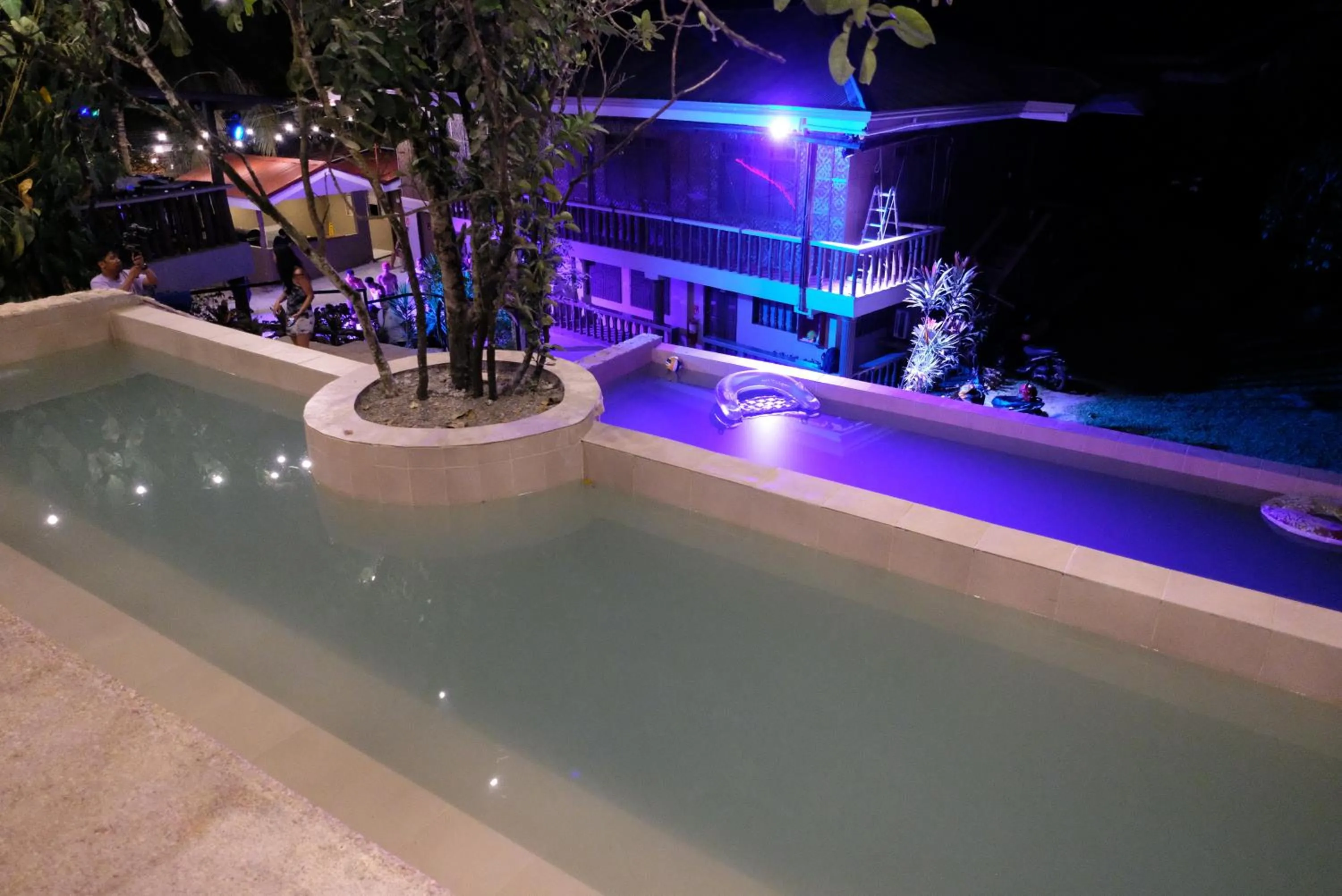 Swimming pool in Mad Monkey Siquijor