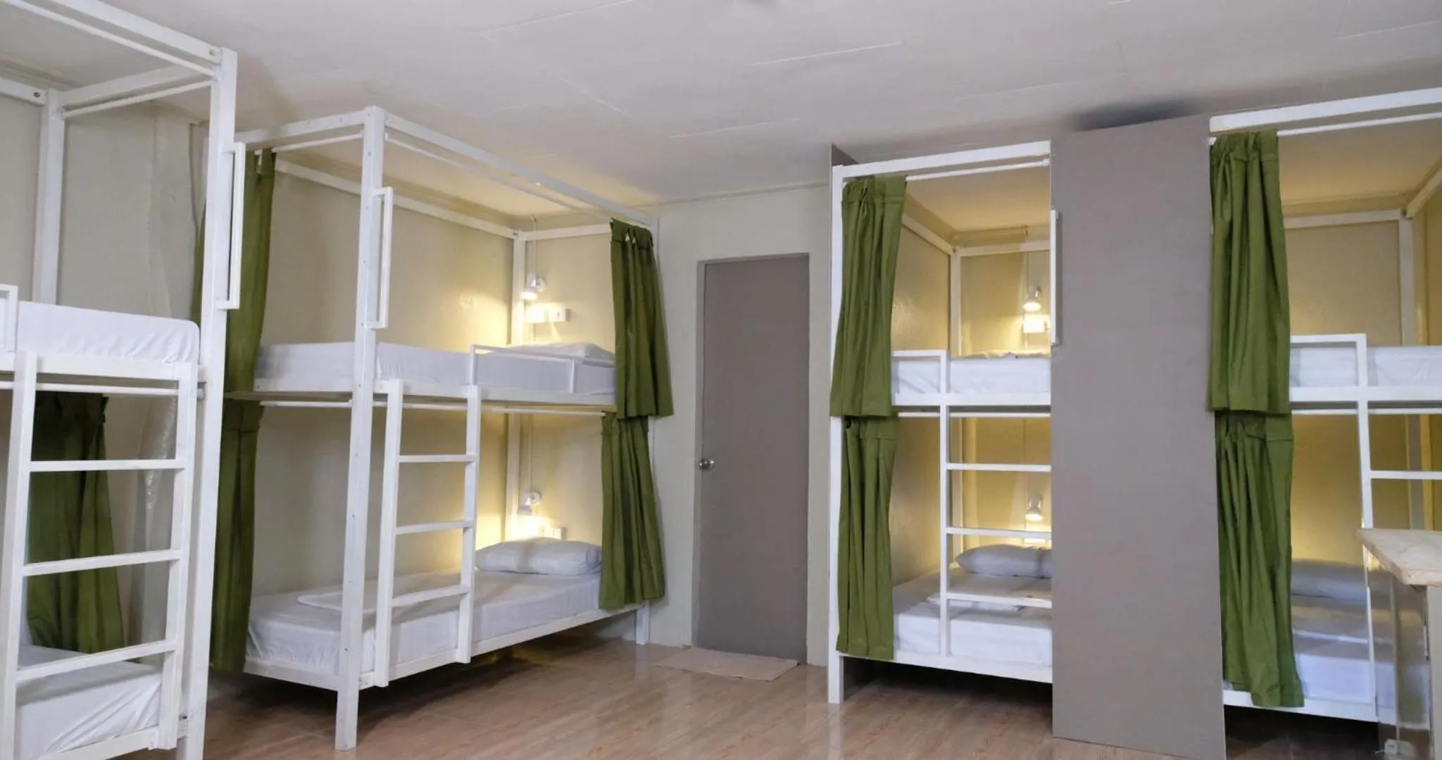 Bedroom, Bed in Mad Monkey Siquijor