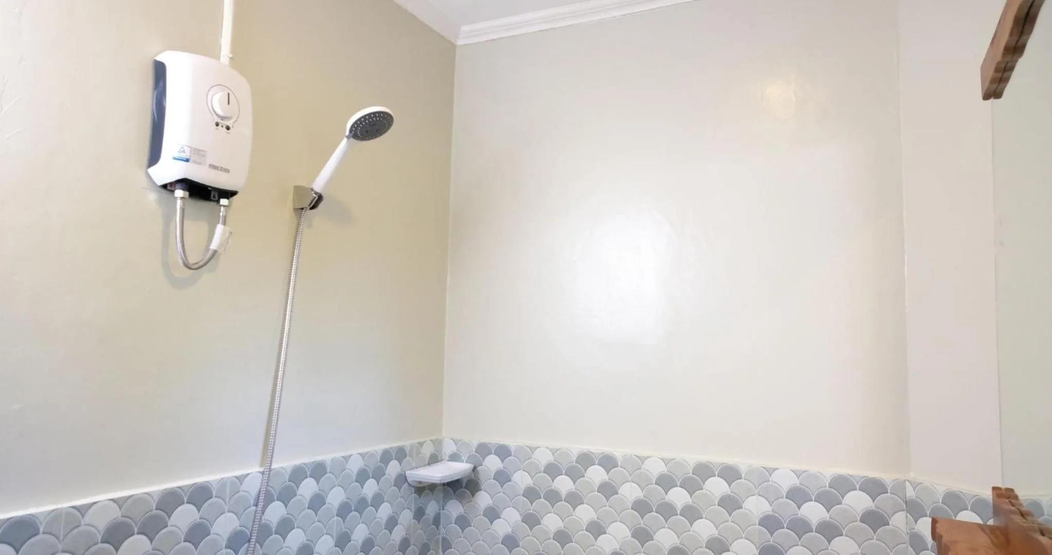 Shower in Mad Monkey Siquijor