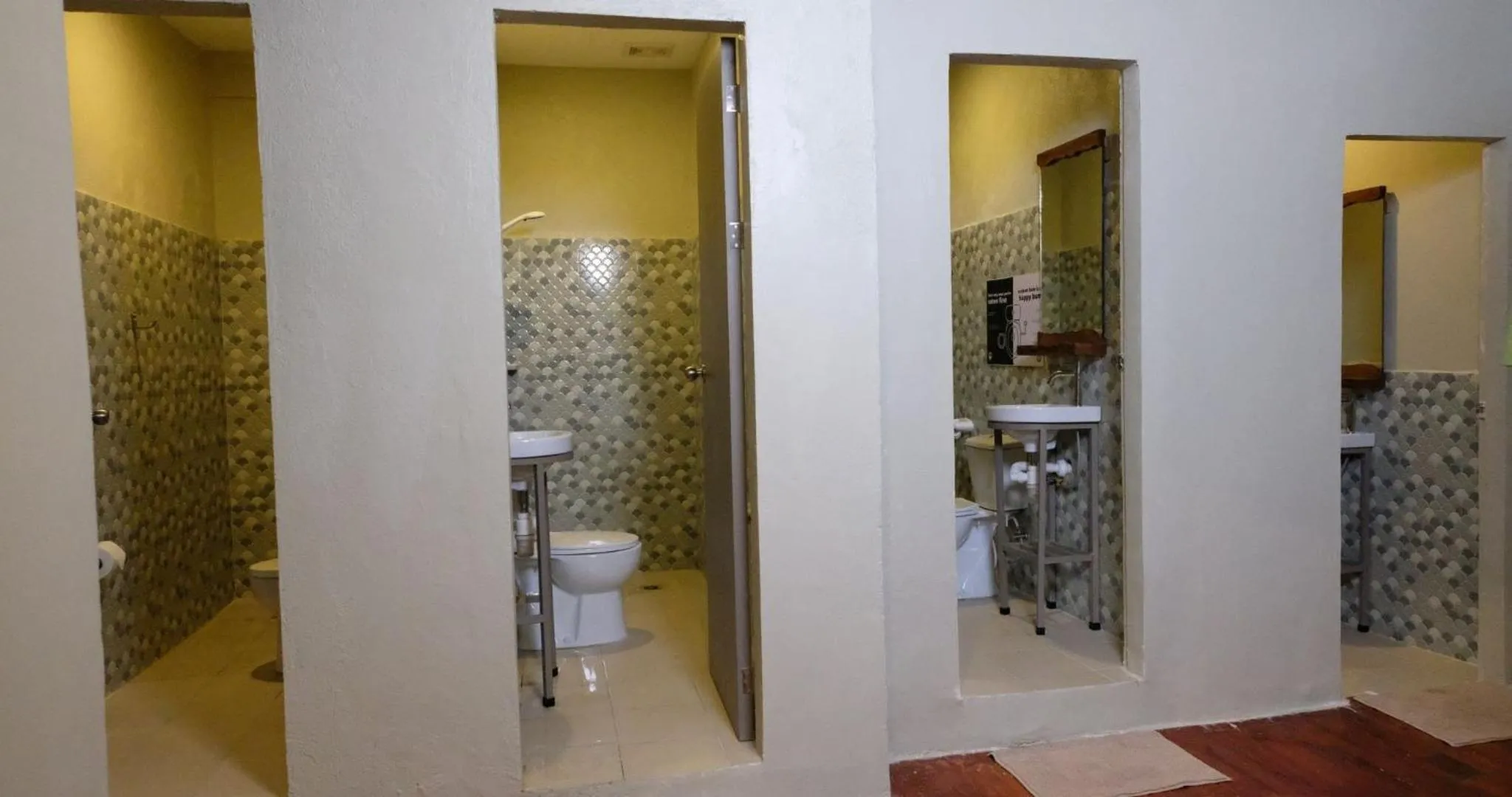 Shower in Mad Monkey Siquijor