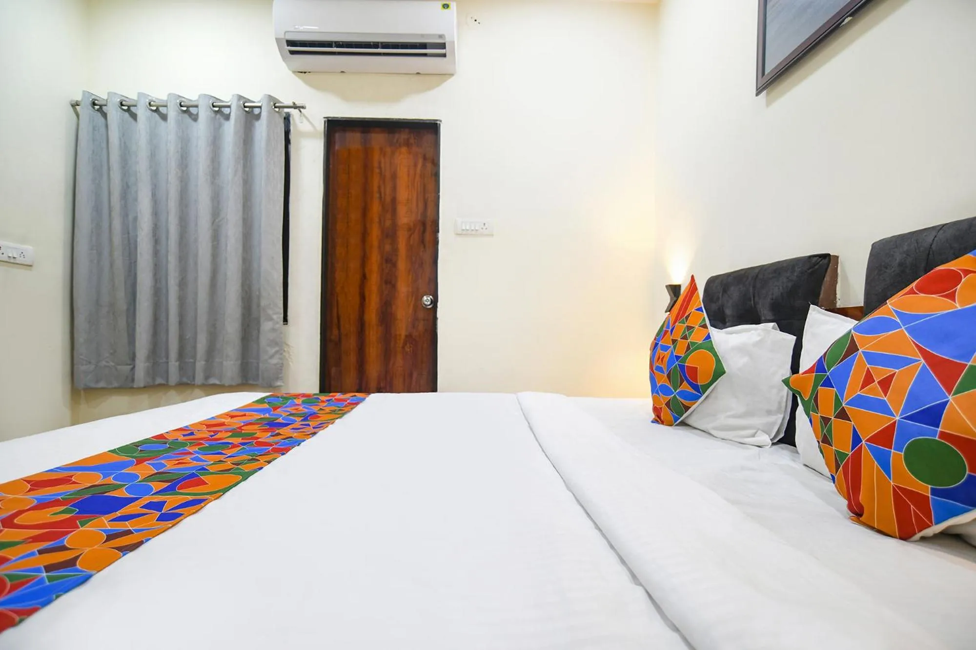 Bed in FabExpress Golden Sky