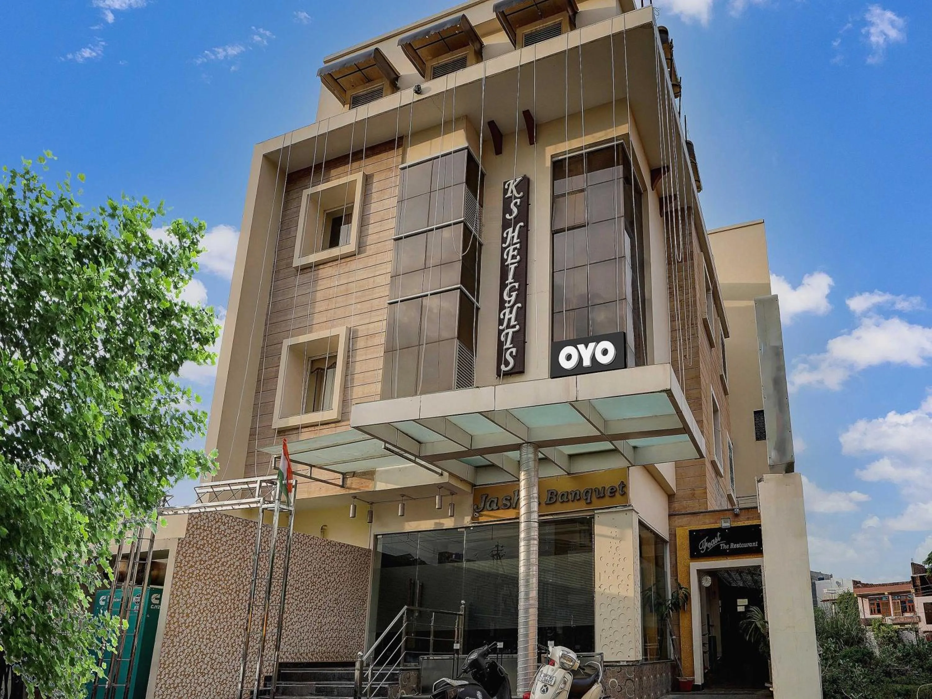 Facade/entrance in Townhouse MNG Platinum