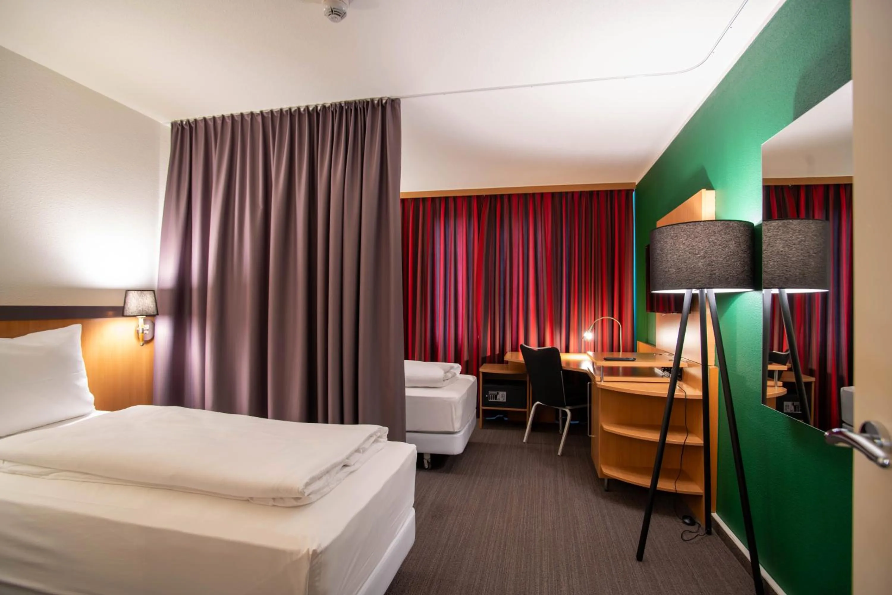 Photo of the whole room, Bed in Best Western Conference Airporthotel Frankfurt Mörfelden