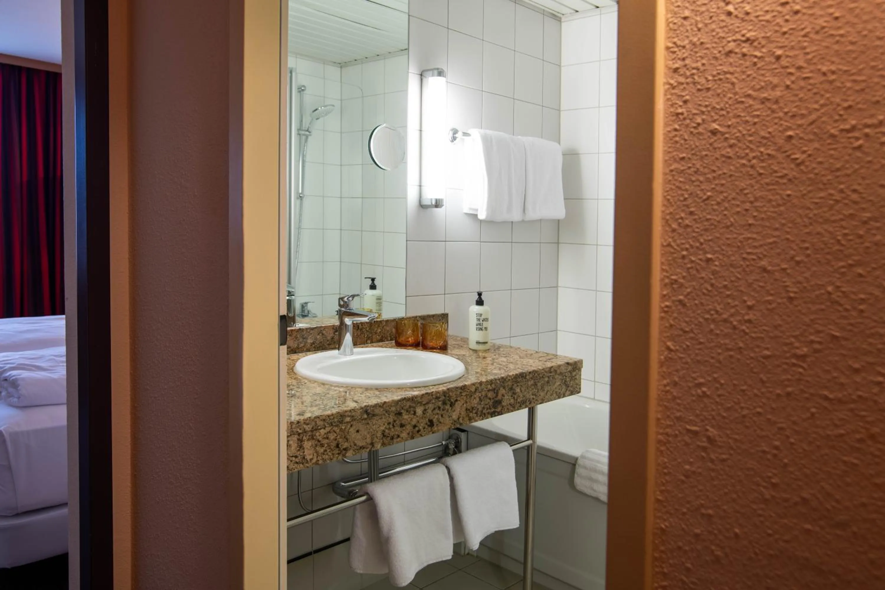 Bathroom in Best Western Conference Airporthotel Frankfurt Mörfelden