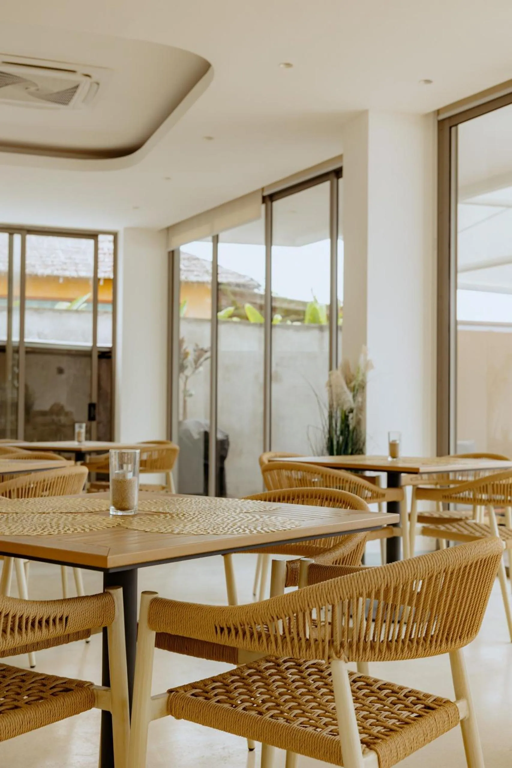 Restaurant/places to eat in Elite Atoll Beachfront Hotel