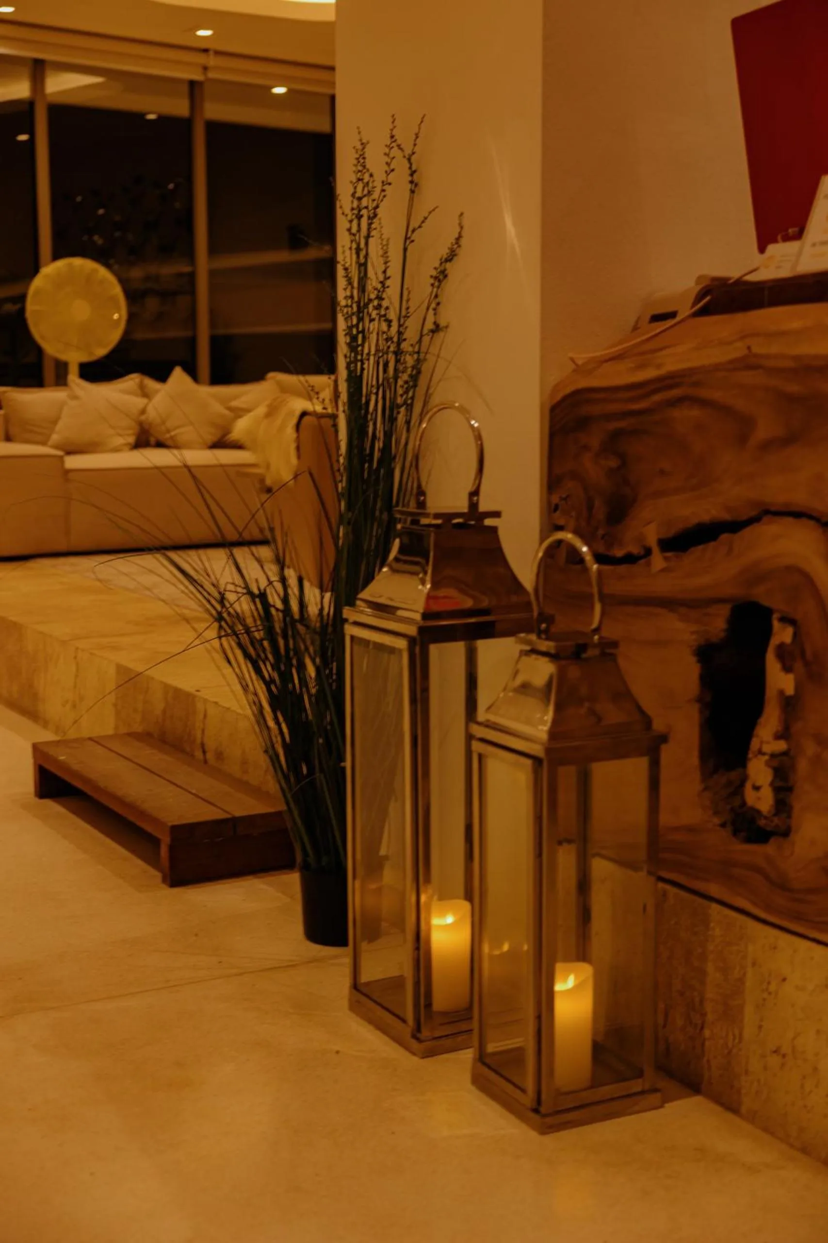 Lounge or bar, Bed in Elite Atoll Beachfront Hotel