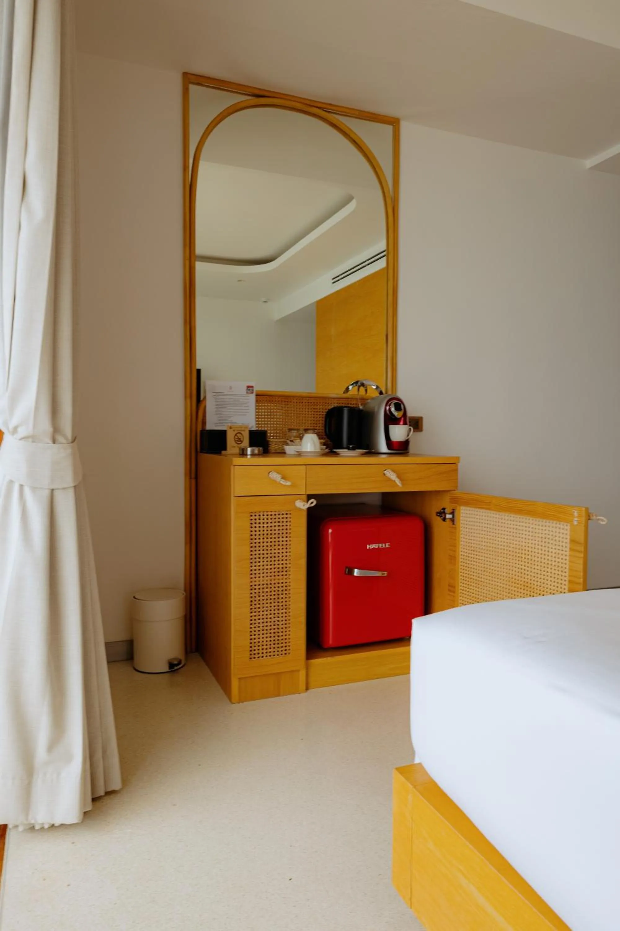 minibar, Bed in Elite Atoll Beachfront Hotel