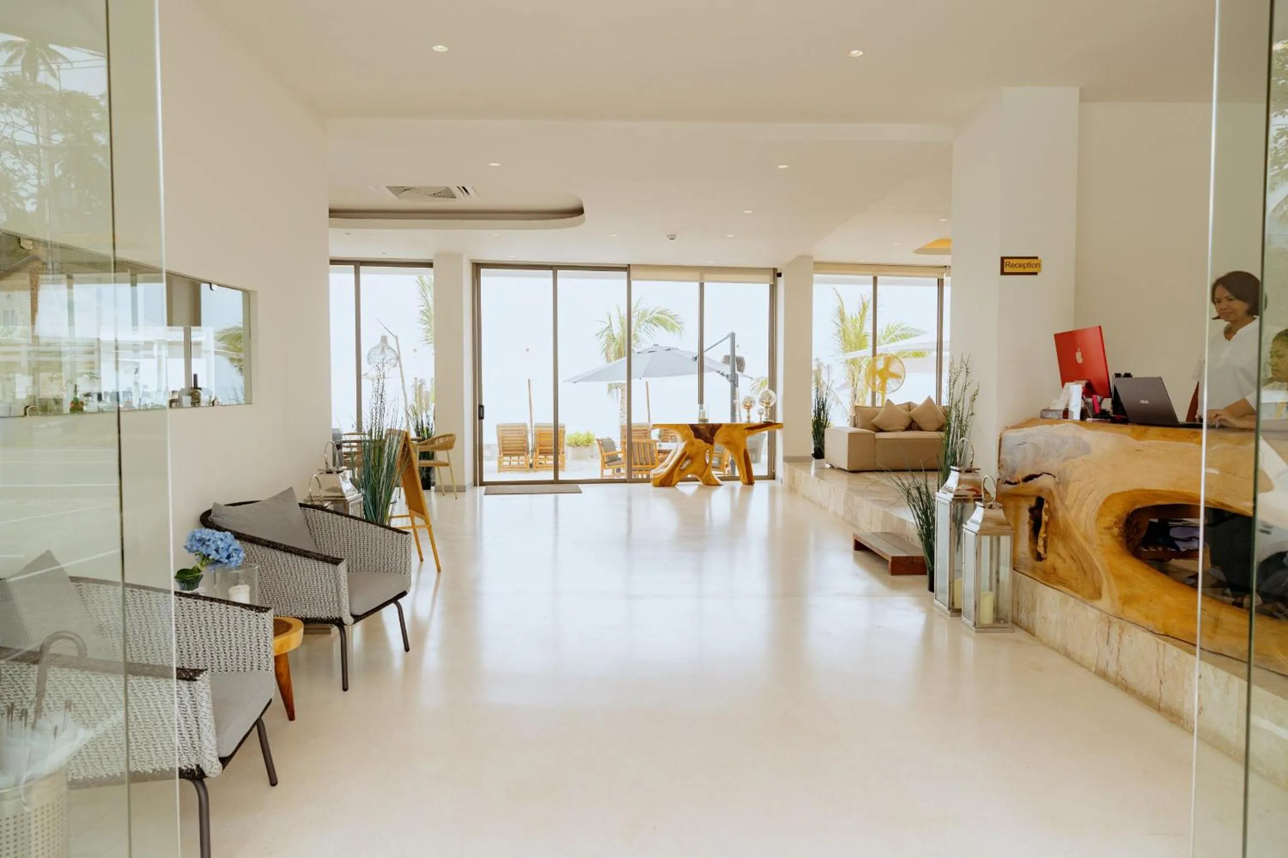 Lobby or reception in Elite Atoll Beachfront Hotel