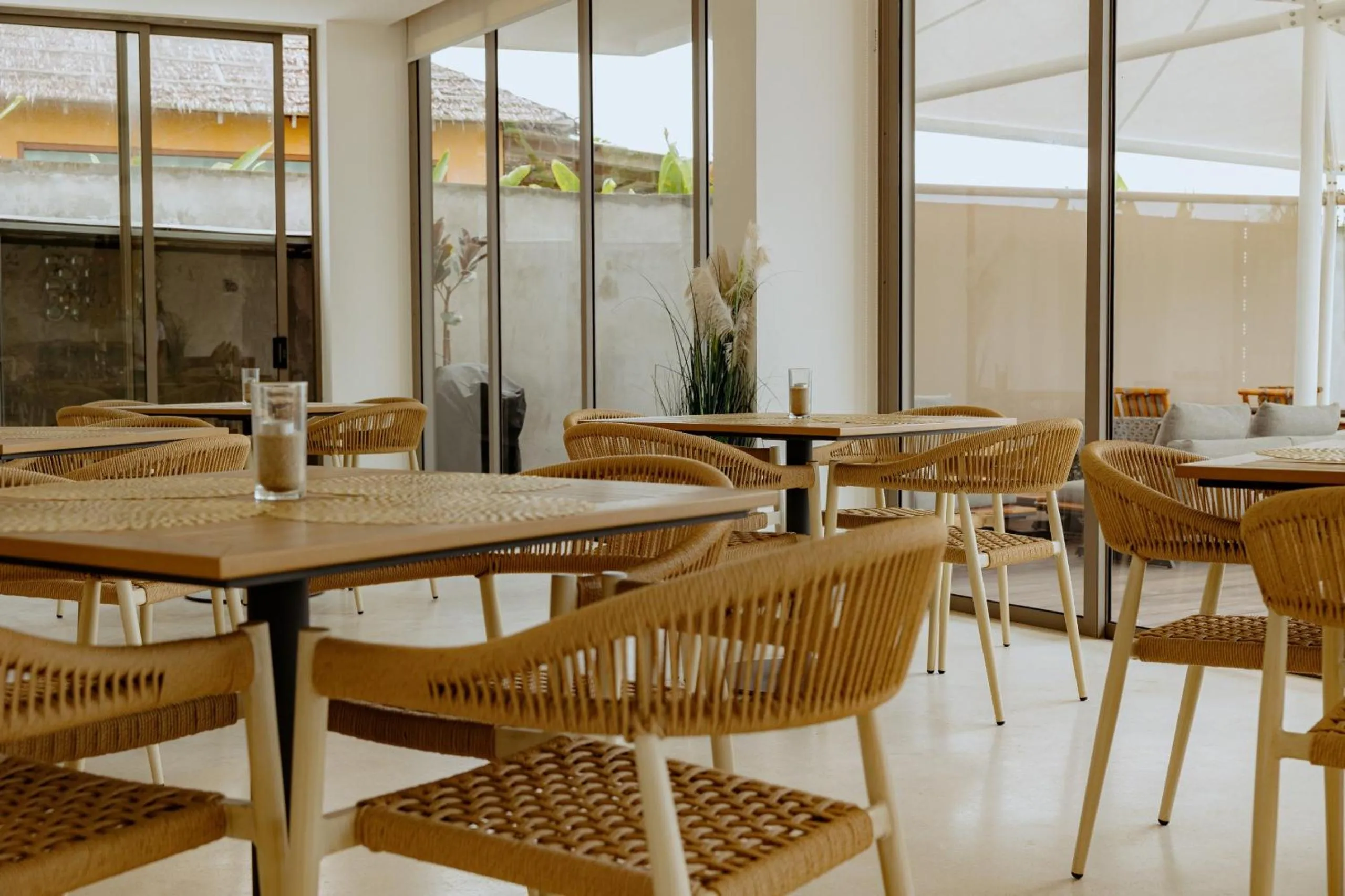 Restaurant/places to eat in Elite Atoll Beachfront Hotel