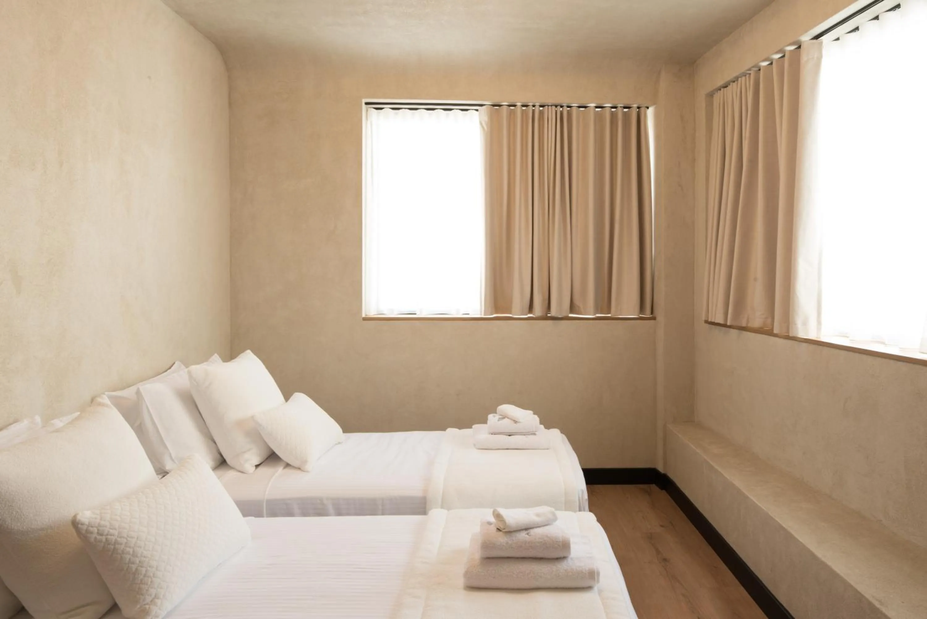 Photo of the whole room, Bed in AthensOwl