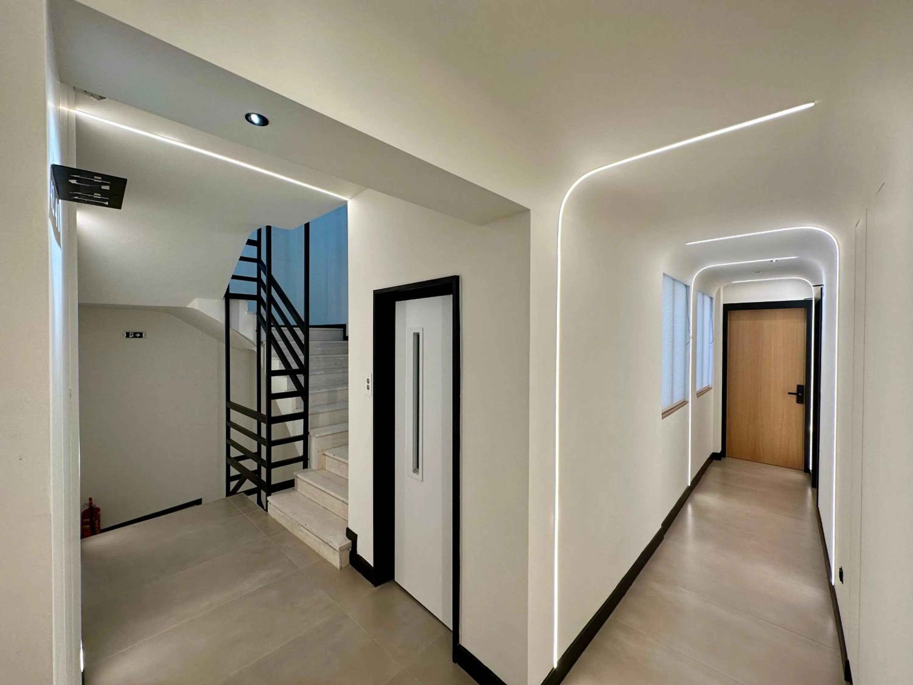 elevator in AthensOwl