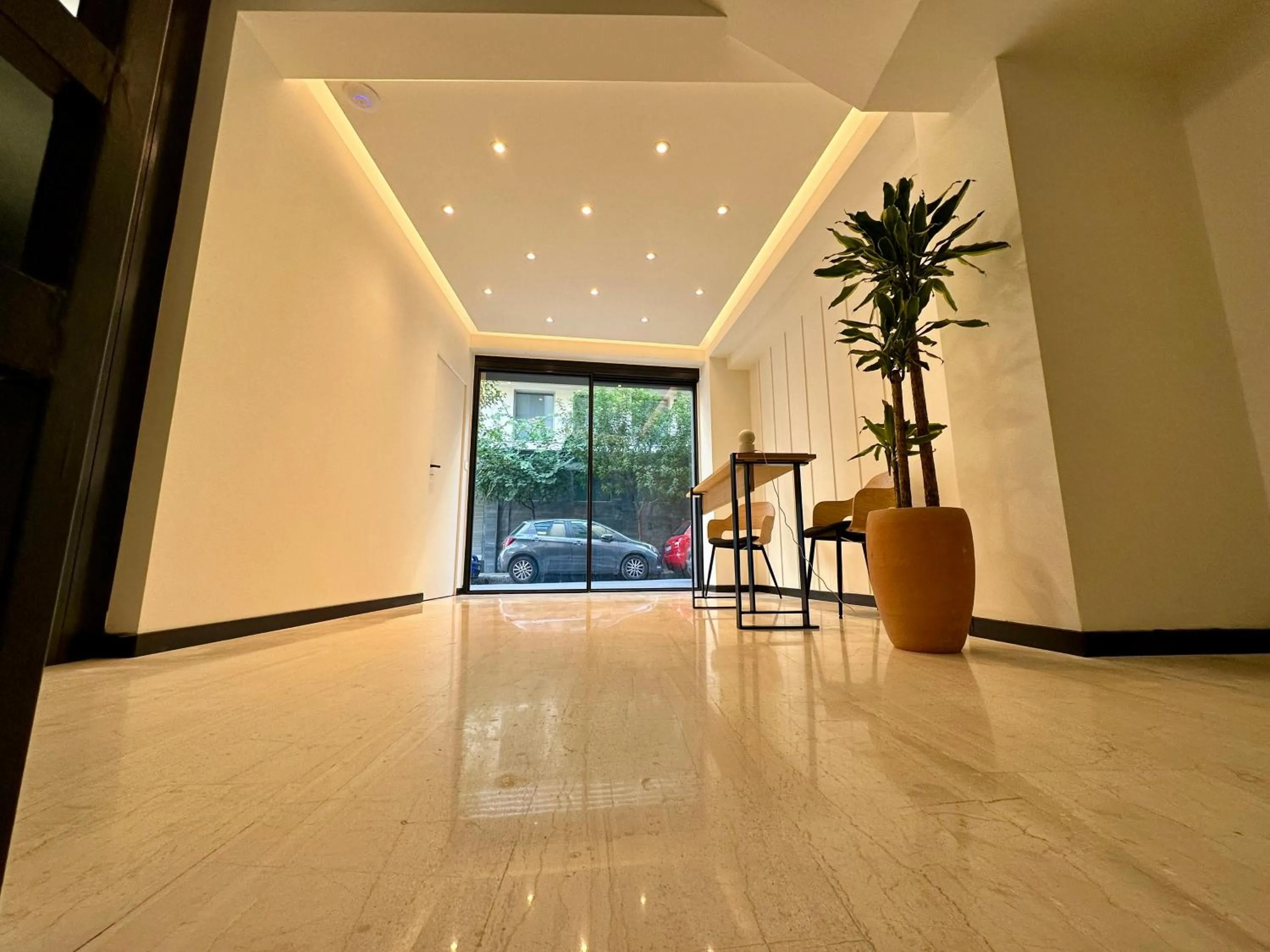 Facade/entrance in AthensOwl